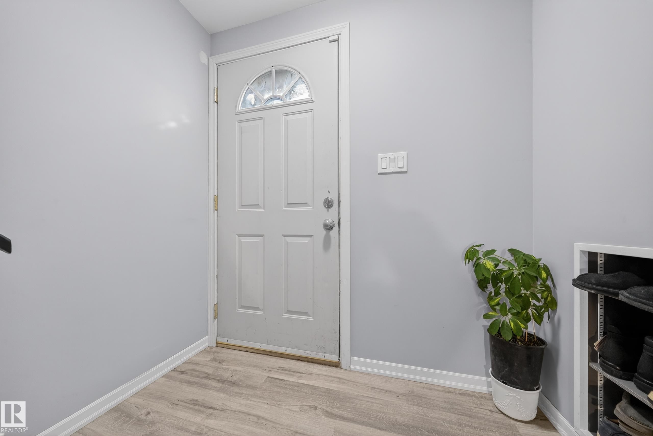 9521 109 Avenue, Edmonton, AB - Indoor Photo Showing Other Room