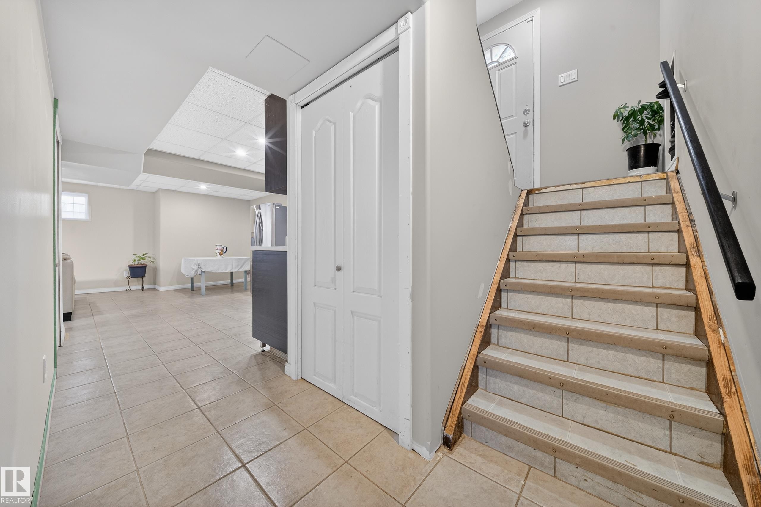 9521 109 Avenue, Edmonton, AB - Indoor Photo Showing Other Room