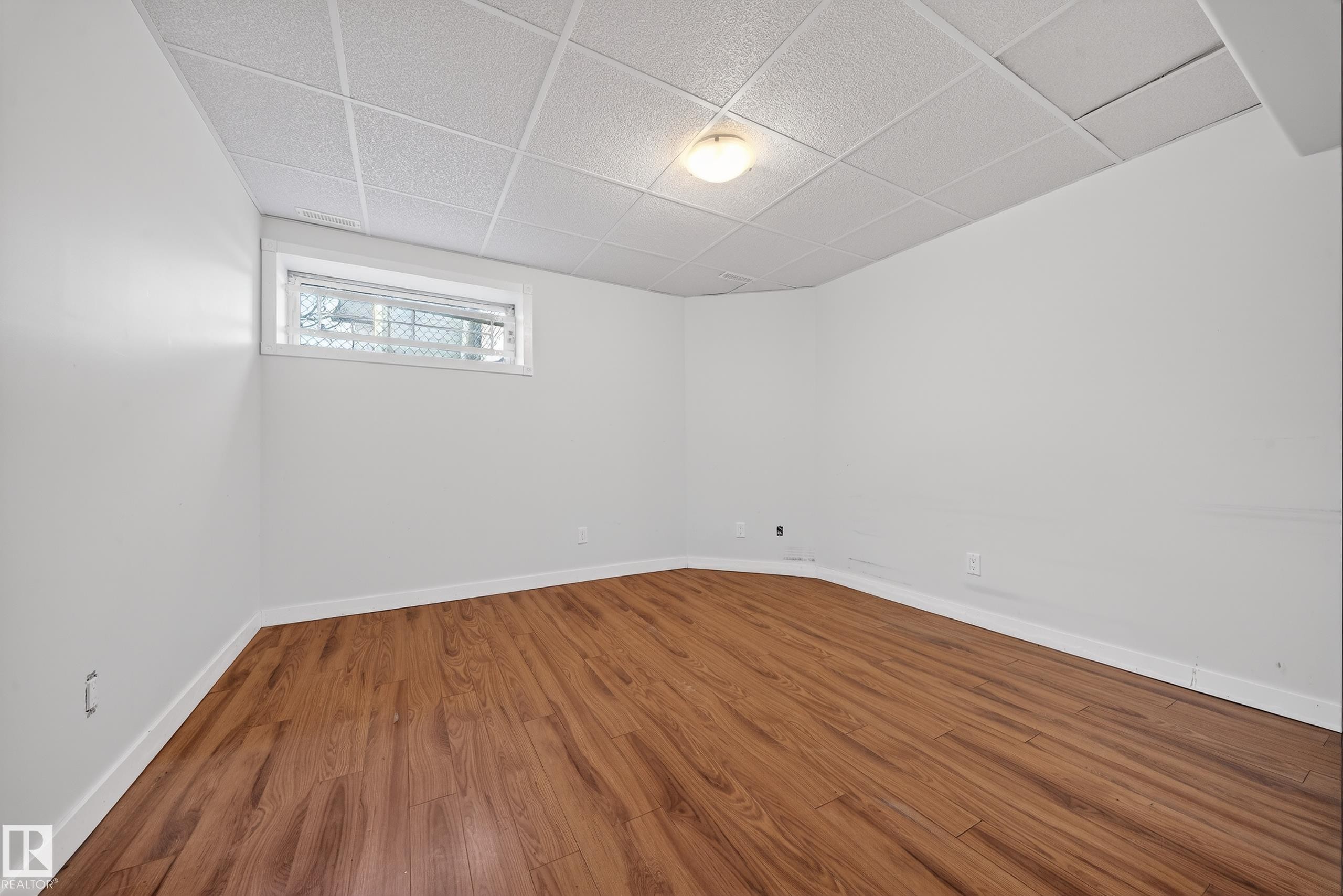 9521 109 Avenue, Edmonton, AB - Indoor Photo Showing Other Room