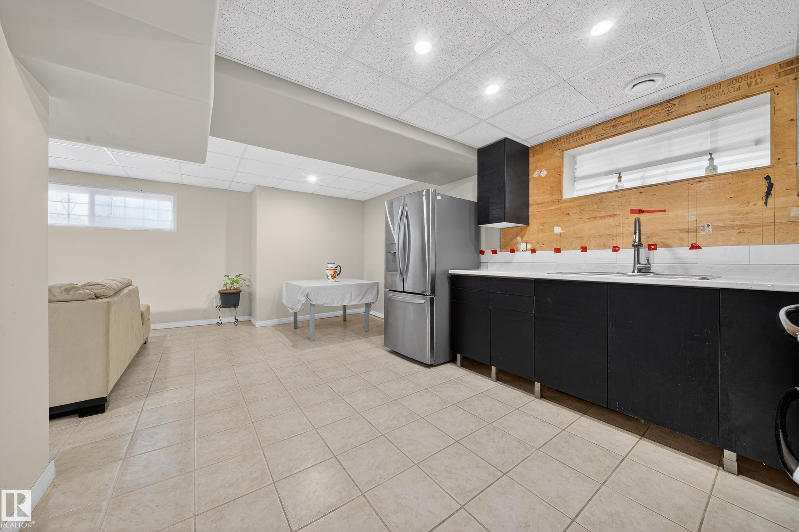 9521 109 Avenue, Edmonton, AB - Indoor