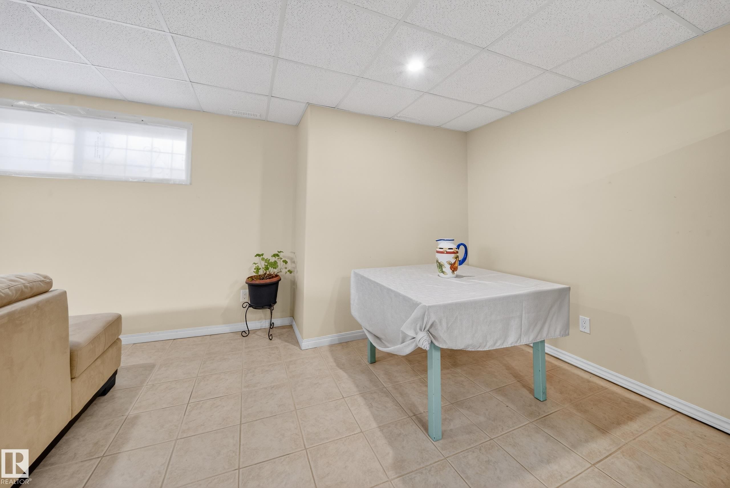 9521 109 Avenue, Edmonton, AB - Indoor