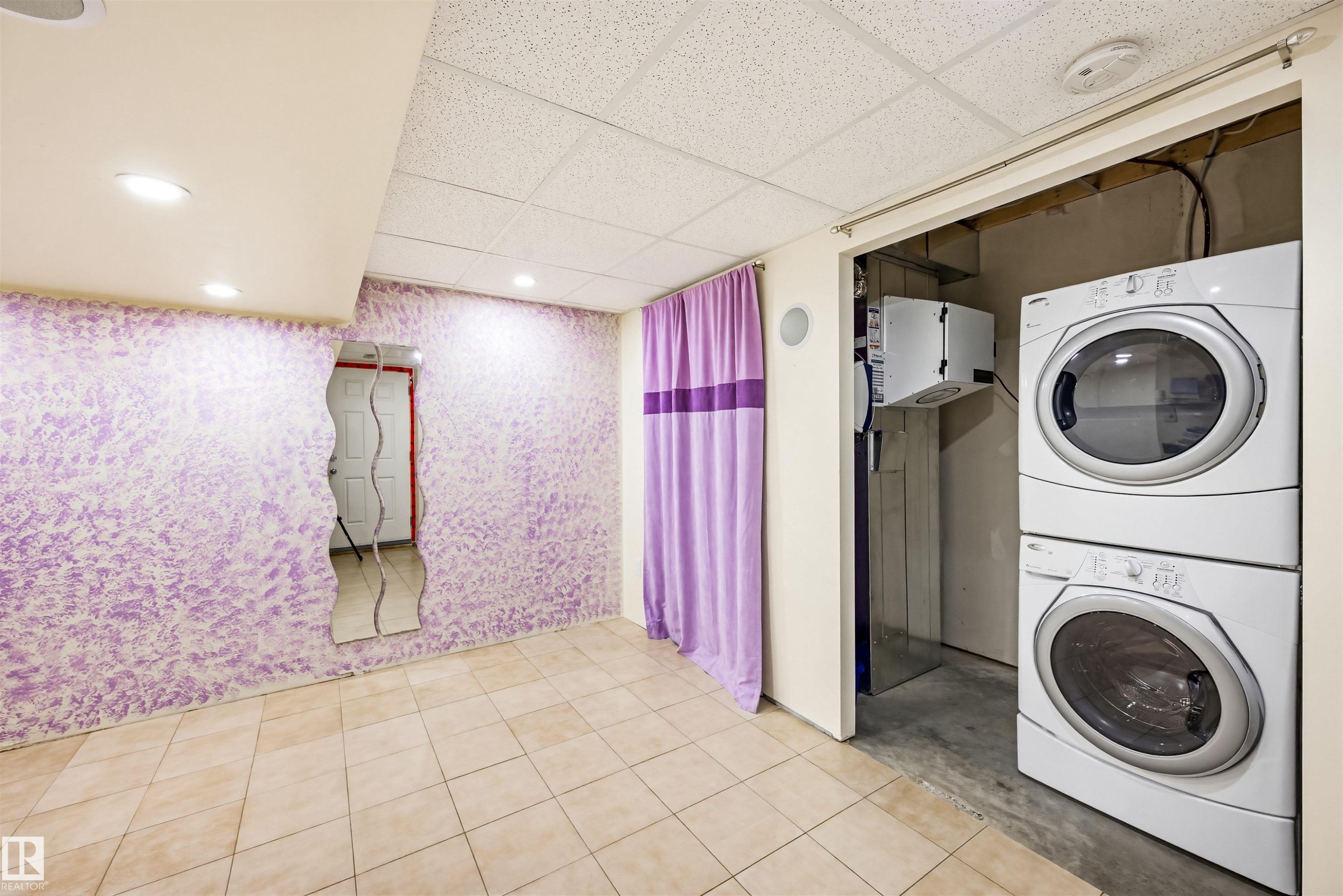 4944 Terwillegar Common, Edmonton, AB - Indoor Photo Showing Laundry Room