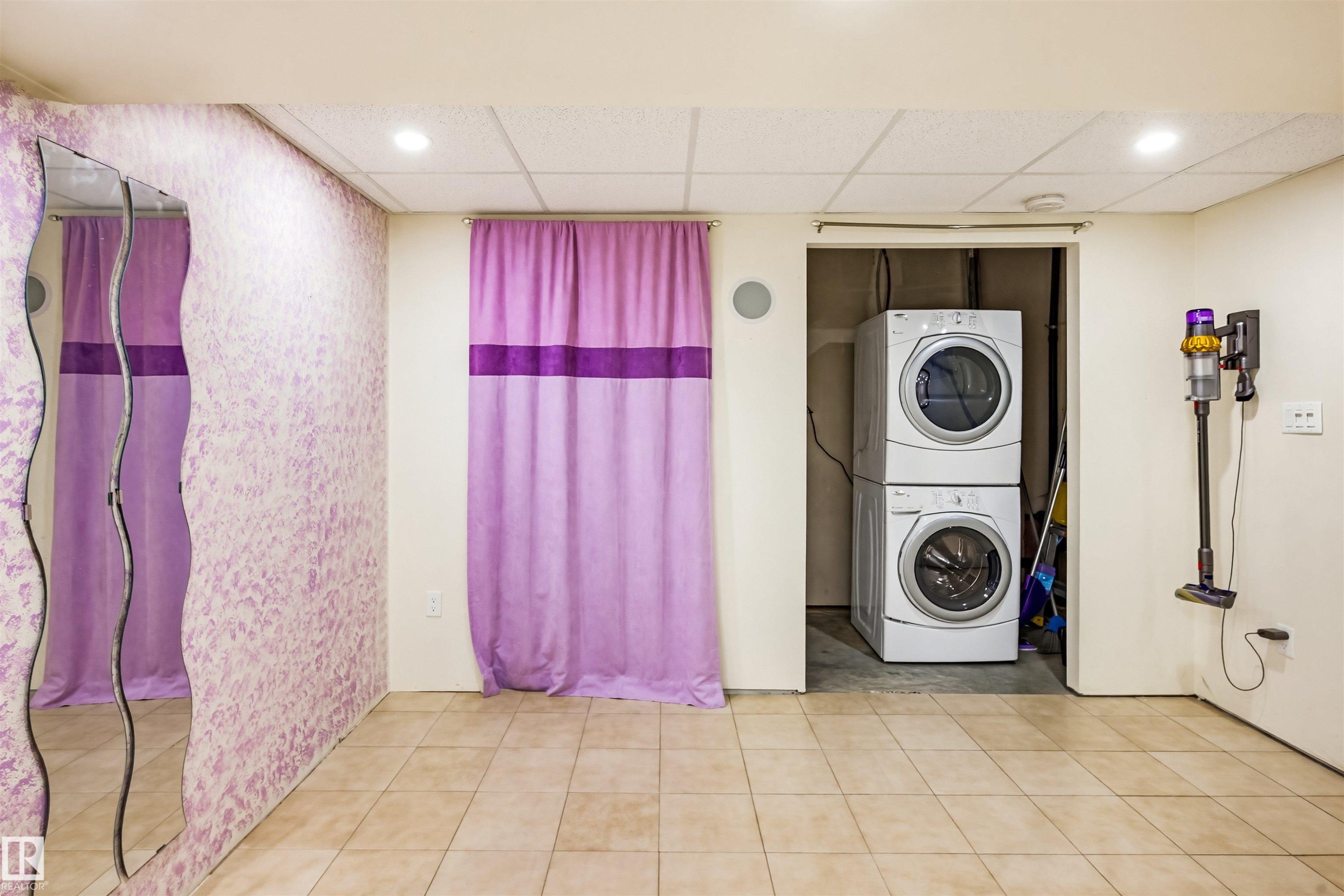 4944 Terwillegar Common, Edmonton, AB - Indoor Photo Showing Laundry Room