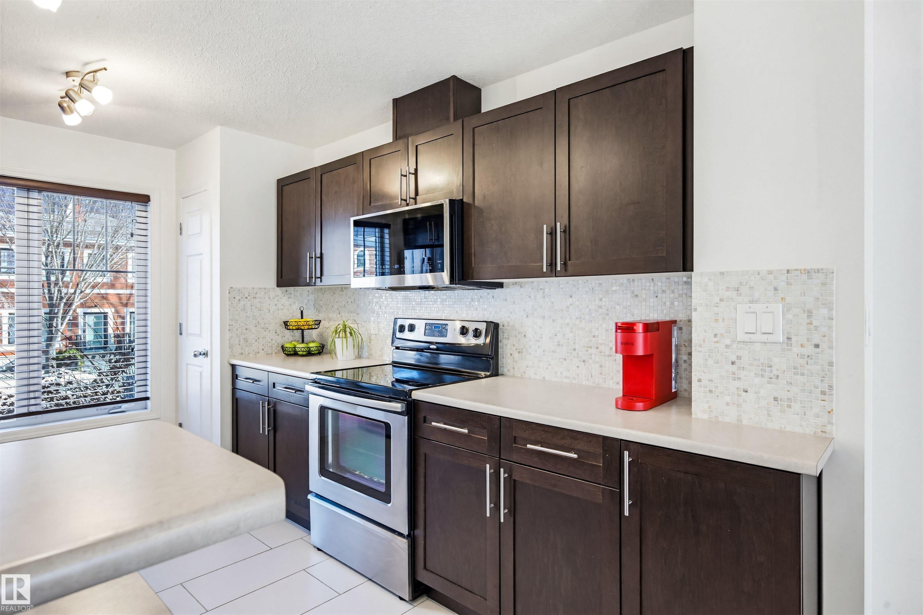 4944 Terwillegar Common, Edmonton, AB - Indoor Photo Showing Kitchen With Upgraded Kitchen
