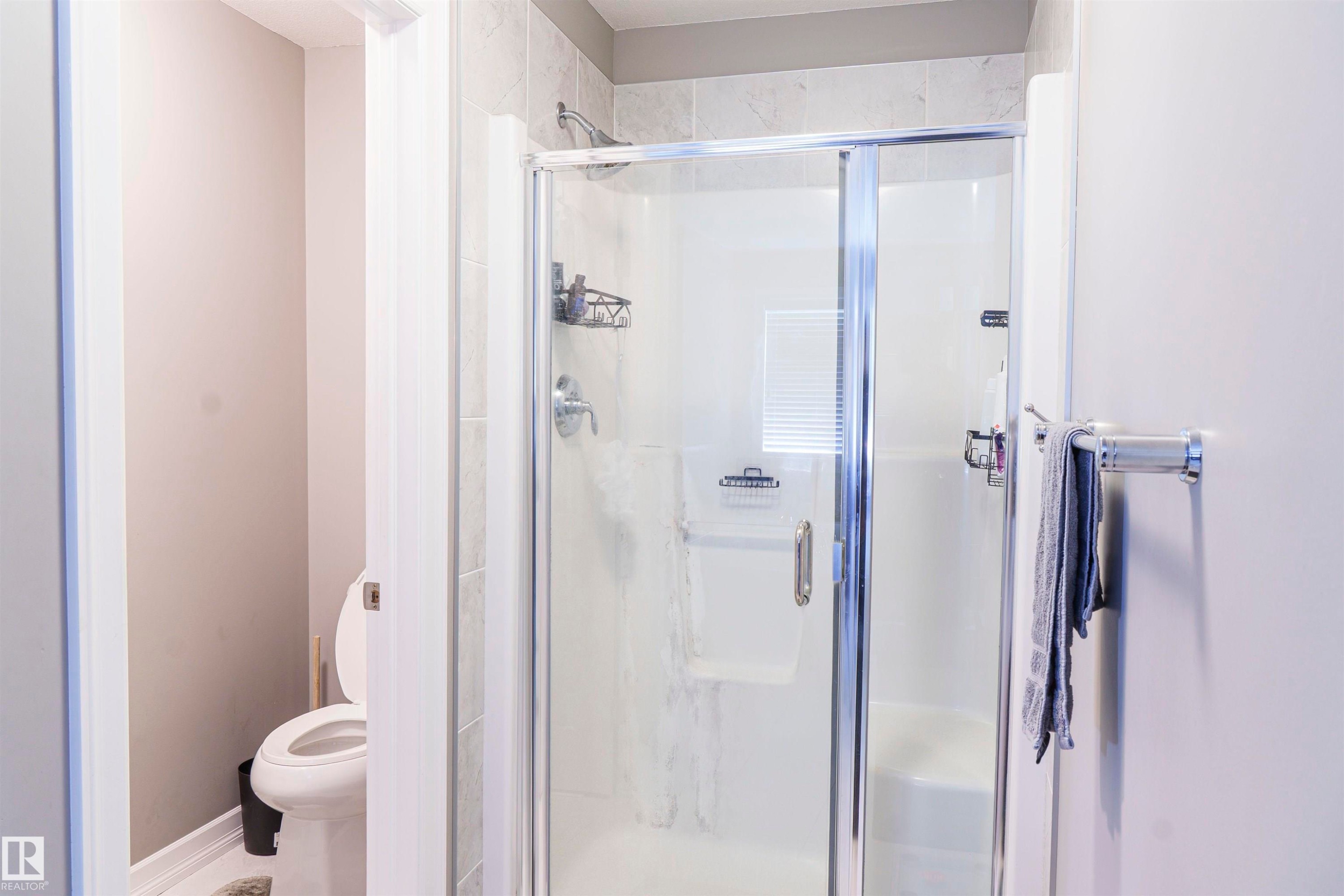3307 Hilton Crescent, Edmonton, AB - Indoor Photo Showing Bathroom