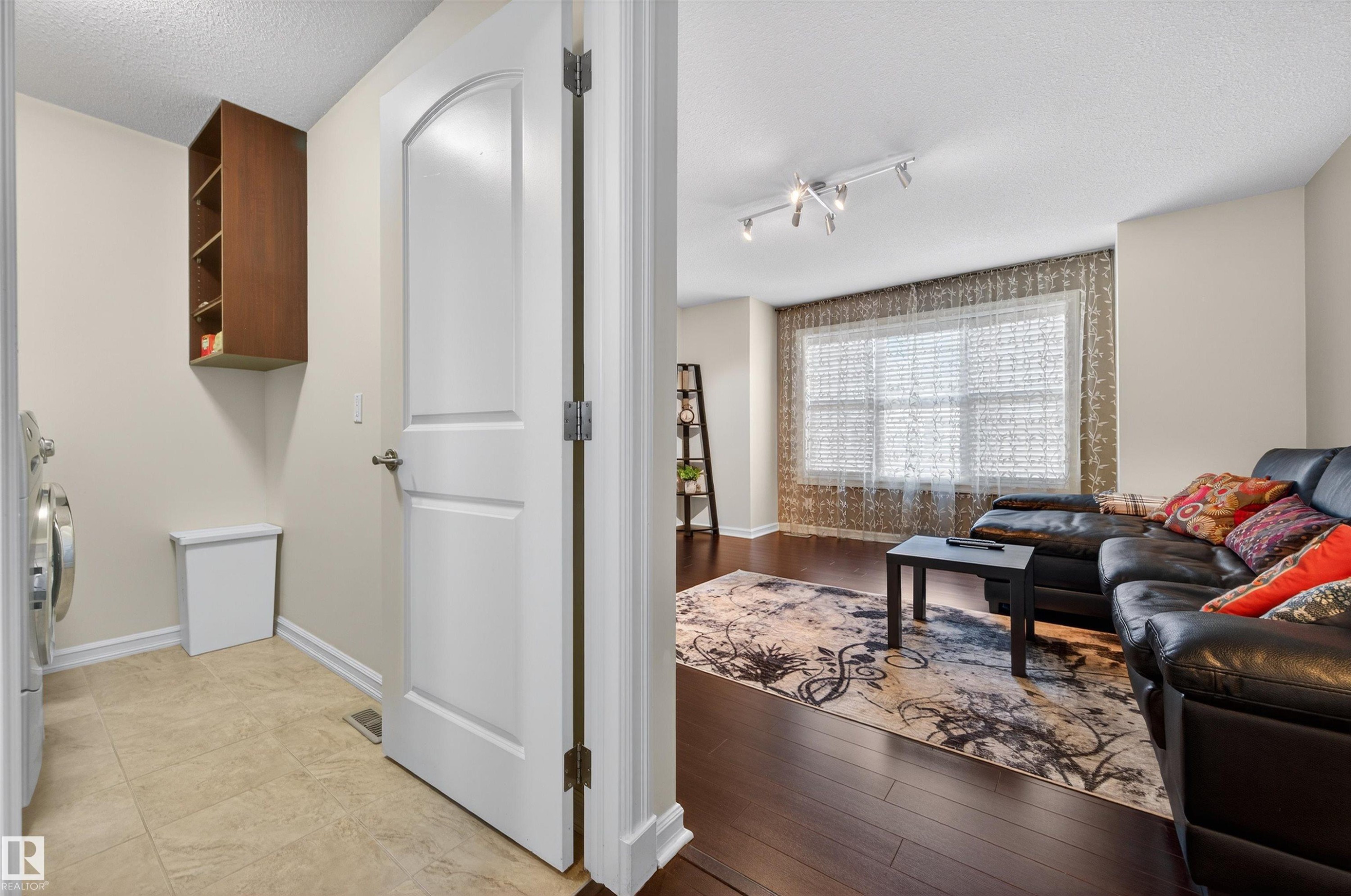 1804 Hammond Crescent, Edmonton, AB - Indoor