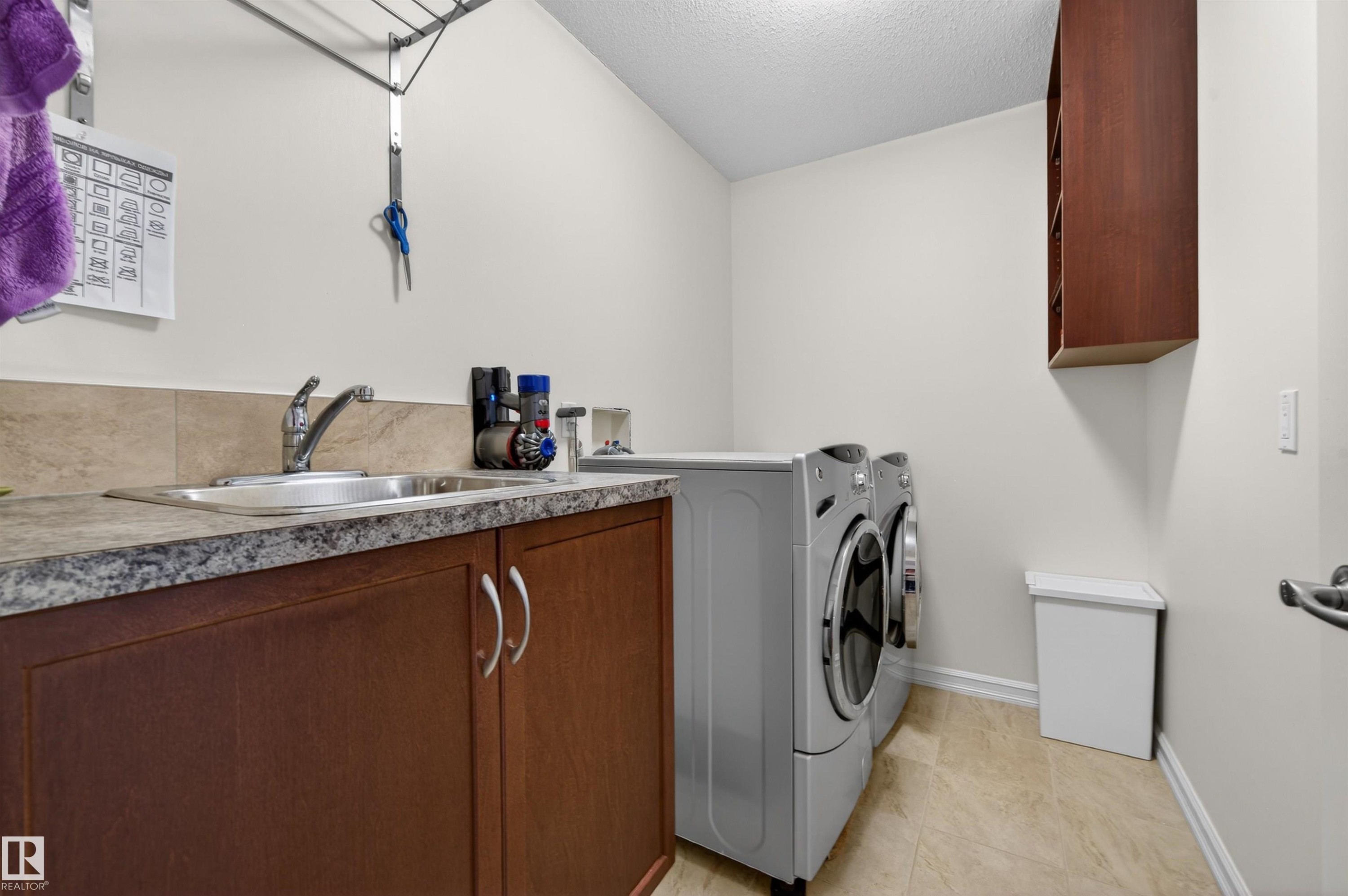 1804 Hammond Crescent, Edmonton, AB - Indoor Photo Showing Laundry Room