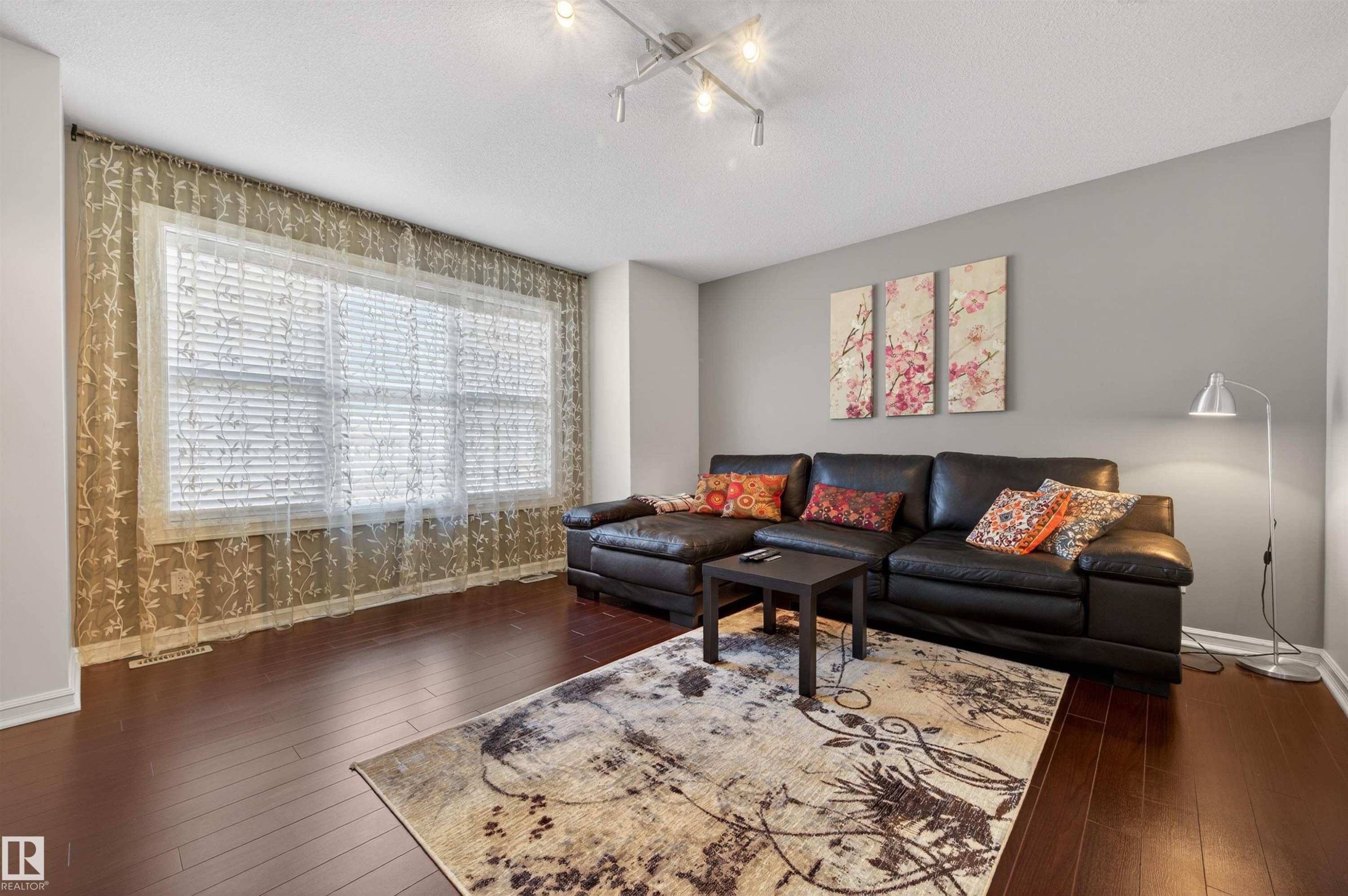 1804 Hammond Crescent, Edmonton, AB - Indoor Photo Showing Living Room