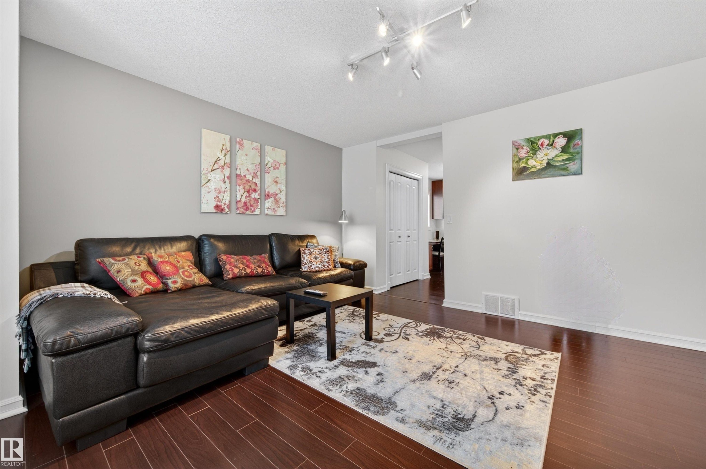 1804 Hammond Crescent, Edmonton, AB - Indoor Photo Showing Living Room