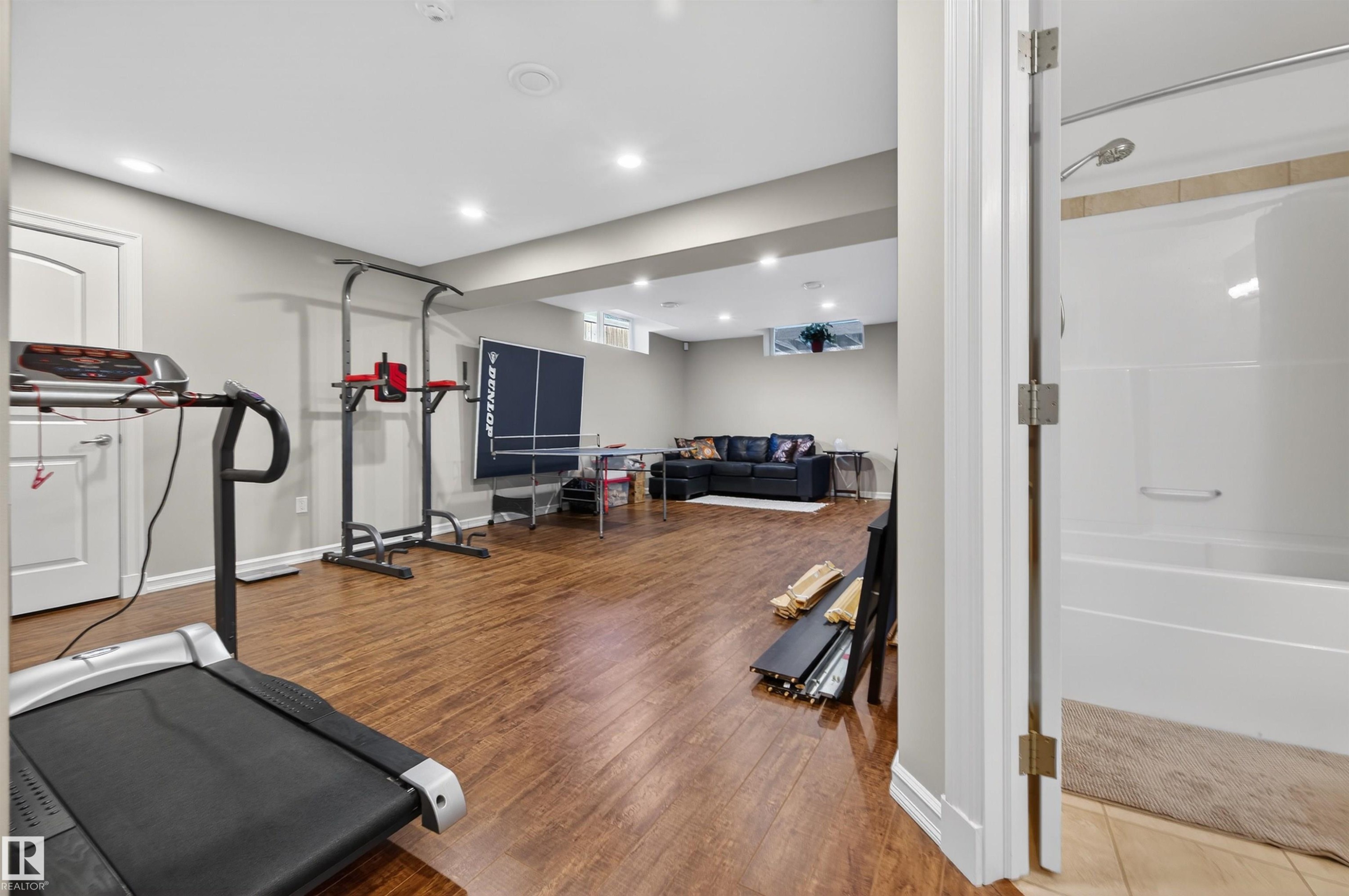 1804 Hammond Crescent, Edmonton, AB - Indoor Photo Showing Gym Room