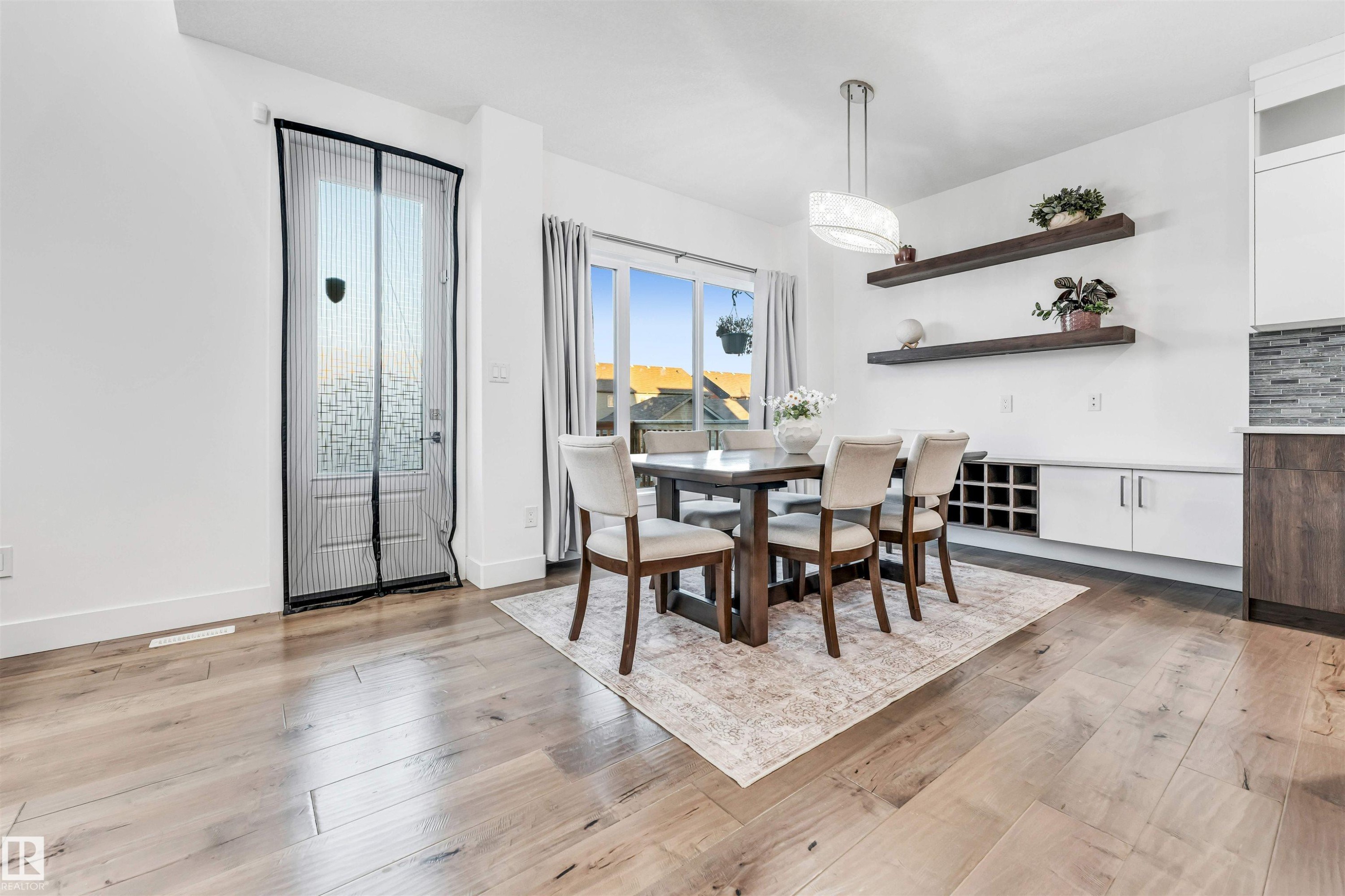 Dining area with light wood-type flooring and baseboards - 1407 Graydon Hill Way, Edmonton, AB - Indoor Photo Showing Dining Room