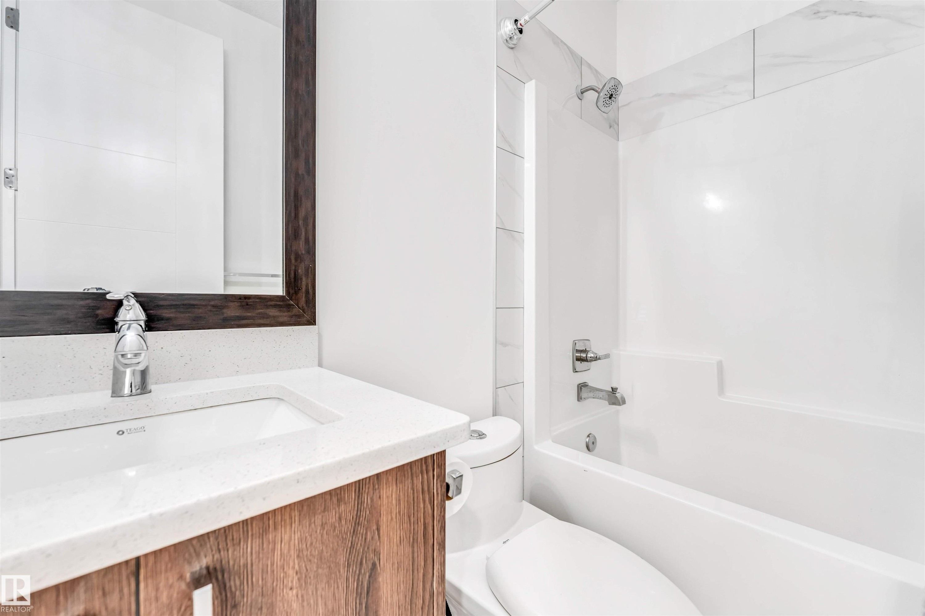 Full bath with shower / bath combination and vanity - 1407 Graydon Hill Way, Edmonton, AB - Indoor Photo Showing Bathroom