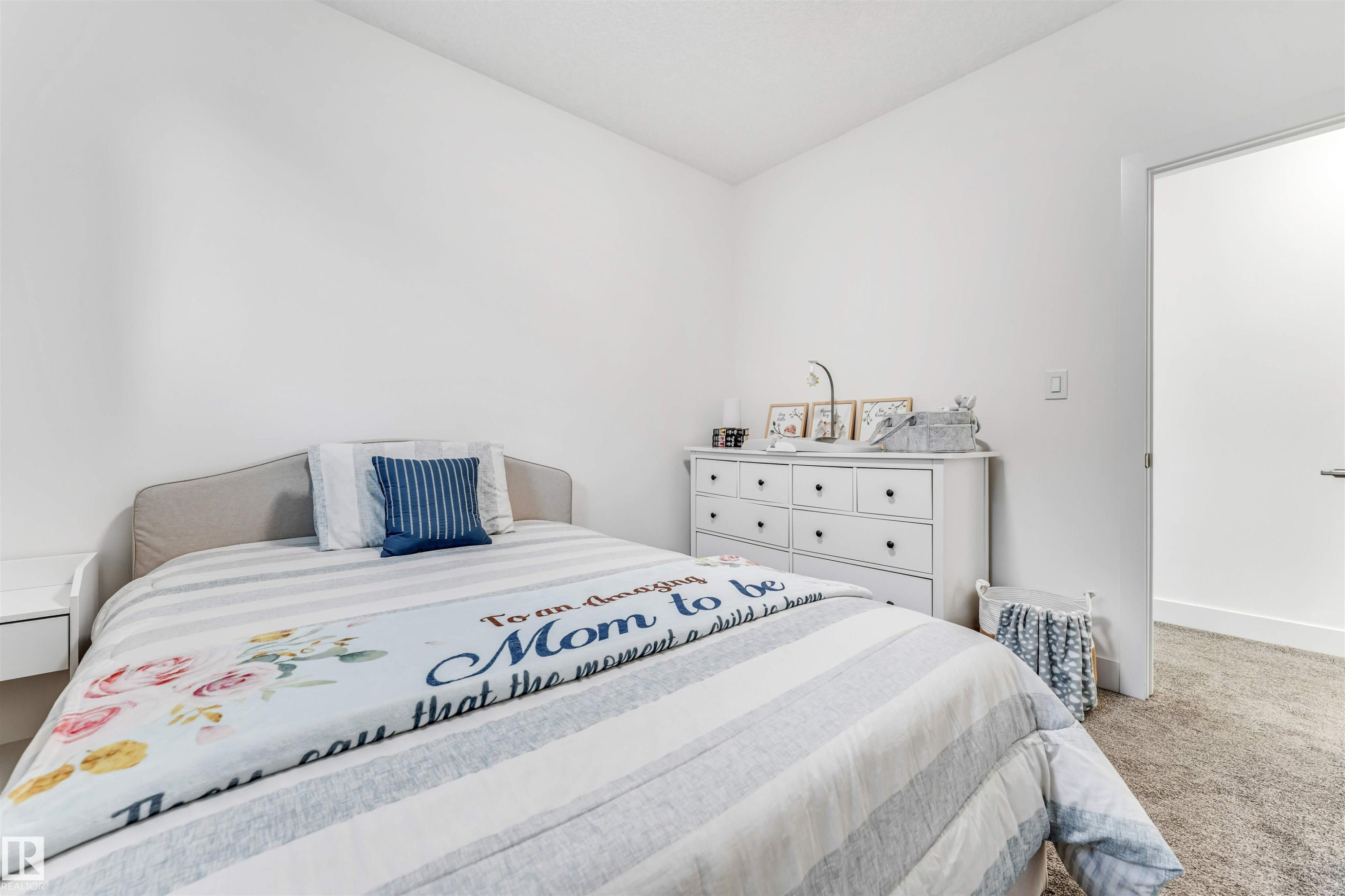 Bedroom featuring light colored carpet and baseboards - 1407 Graydon Hill Way, Edmonton, AB - Indoor Photo Showing Bedroom