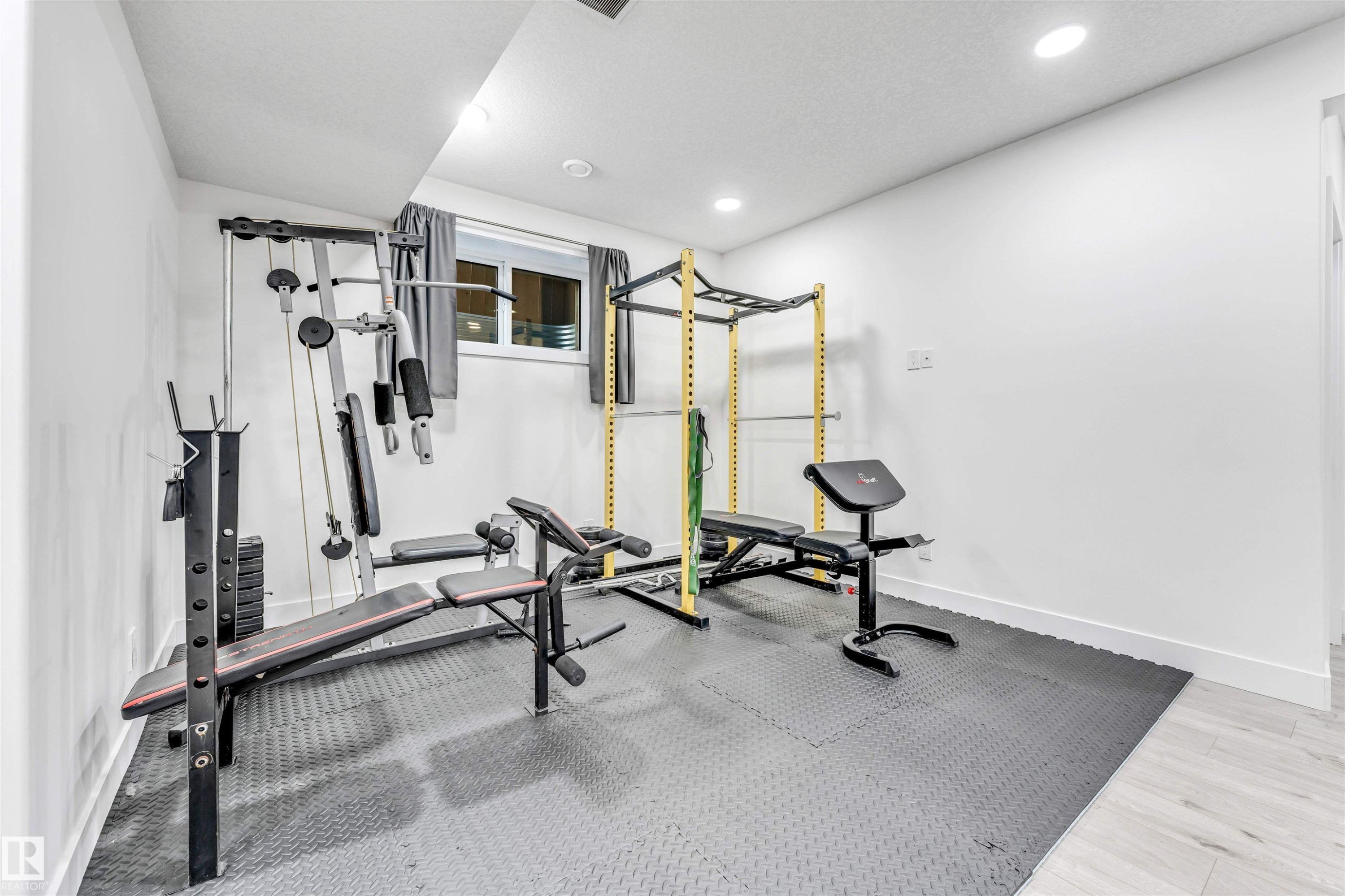 Exercise room featuring baseboards and recessed lighting - 1407 Graydon Hill Way, Edmonton, AB - Indoor Photo Showing Gym Room