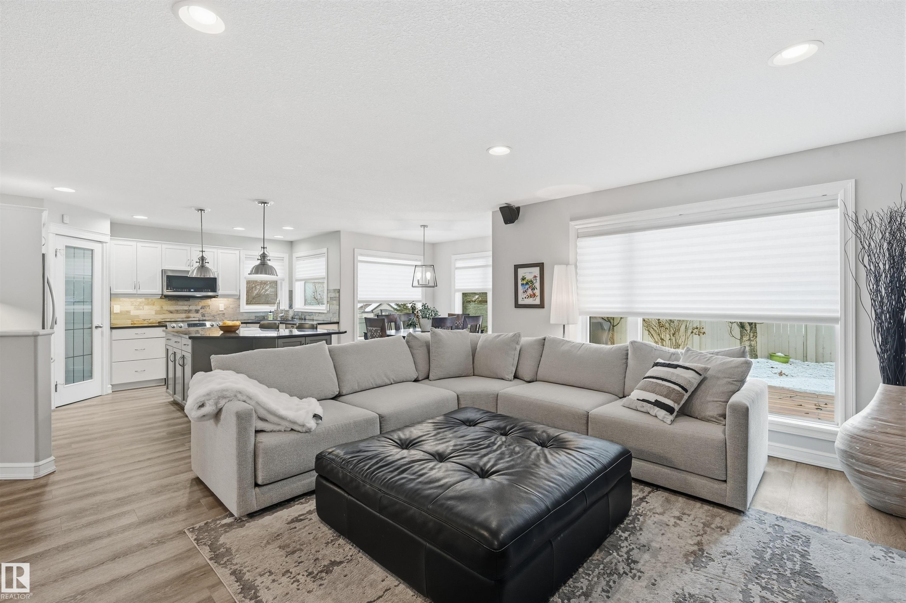 231 Lindsay Crescent, Edmonton, AB - Indoor Photo Showing Living Room