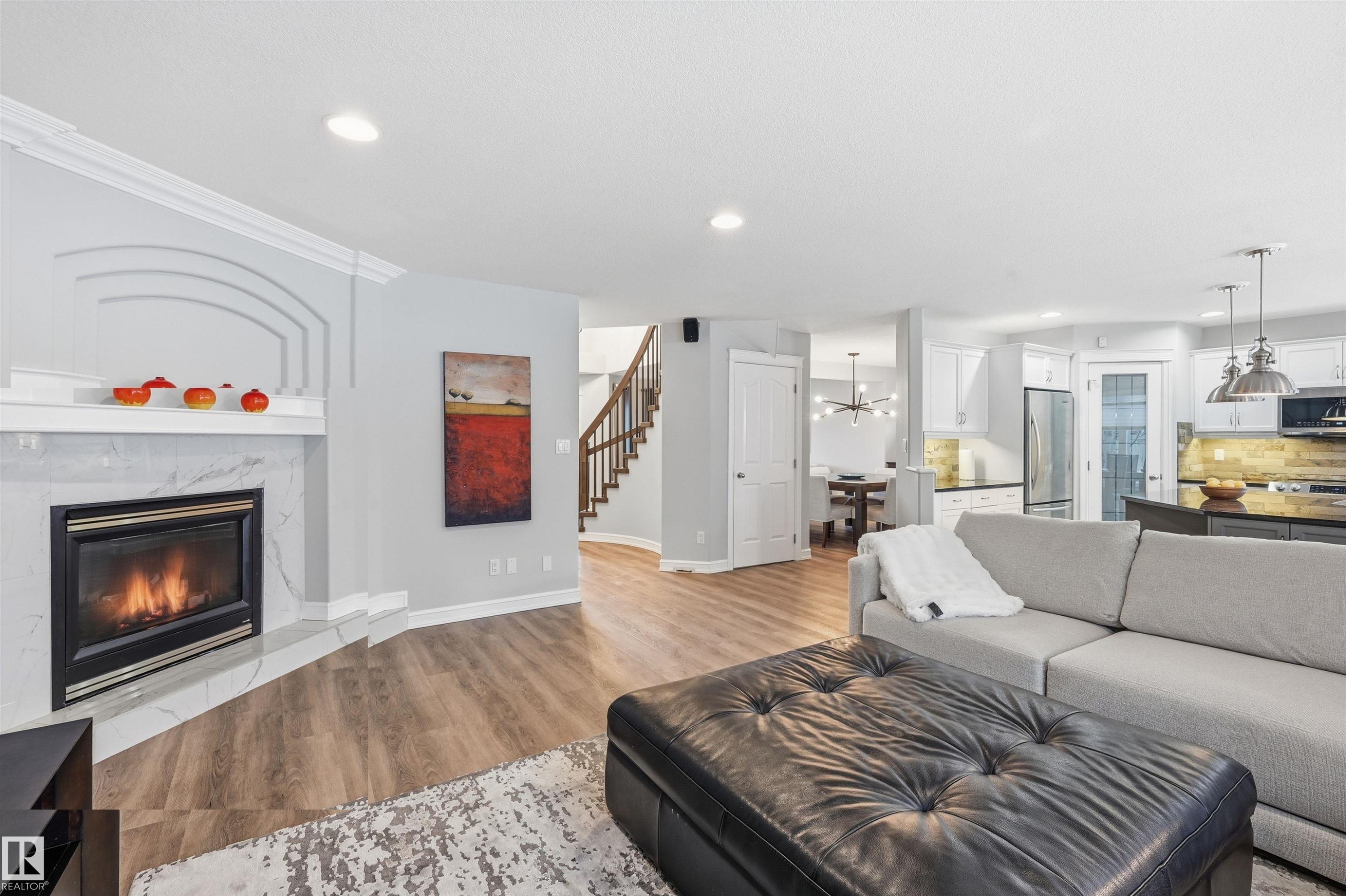 231 Lindsay Crescent, Edmonton, AB - Indoor Photo Showing Living Room With Fireplace