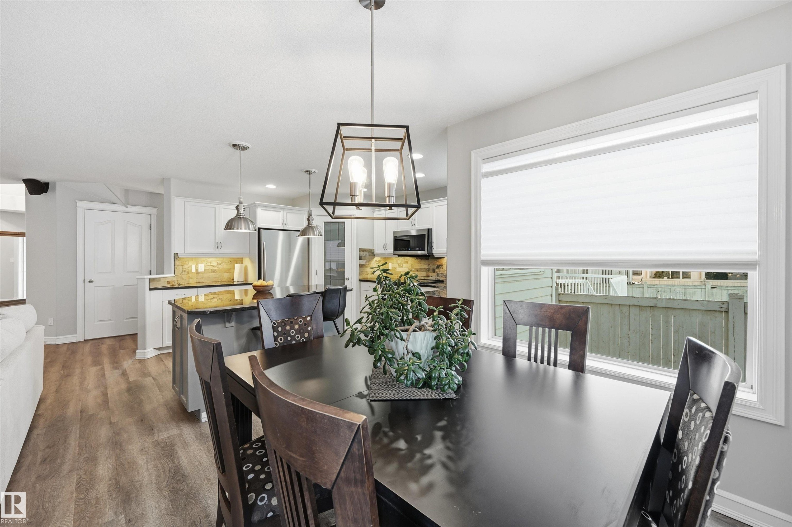 231 Lindsay Crescent, Edmonton, AB - Indoor Photo Showing Dining Room