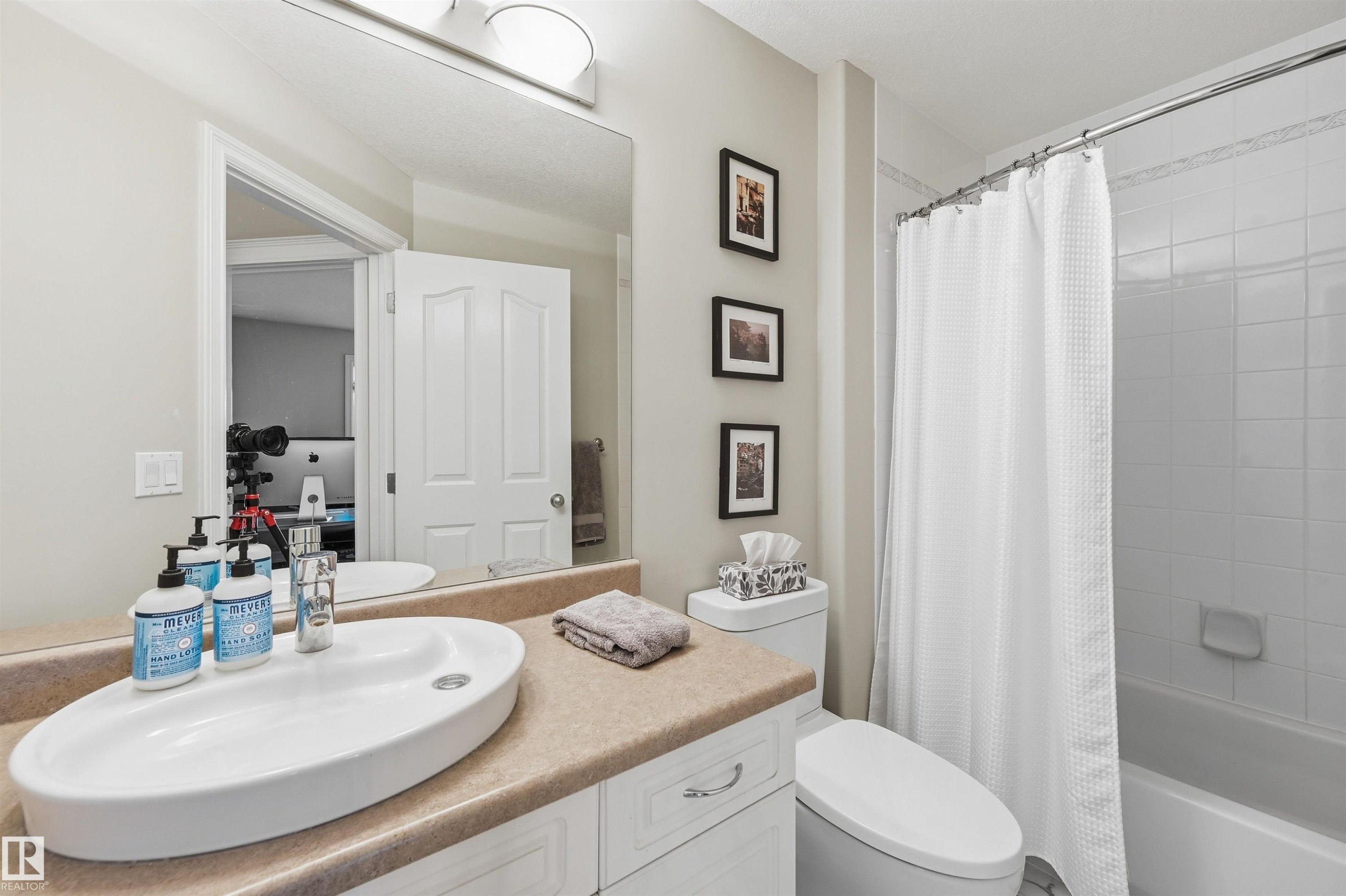231 Lindsay Crescent, Edmonton, AB - Indoor Photo Showing Bathroom