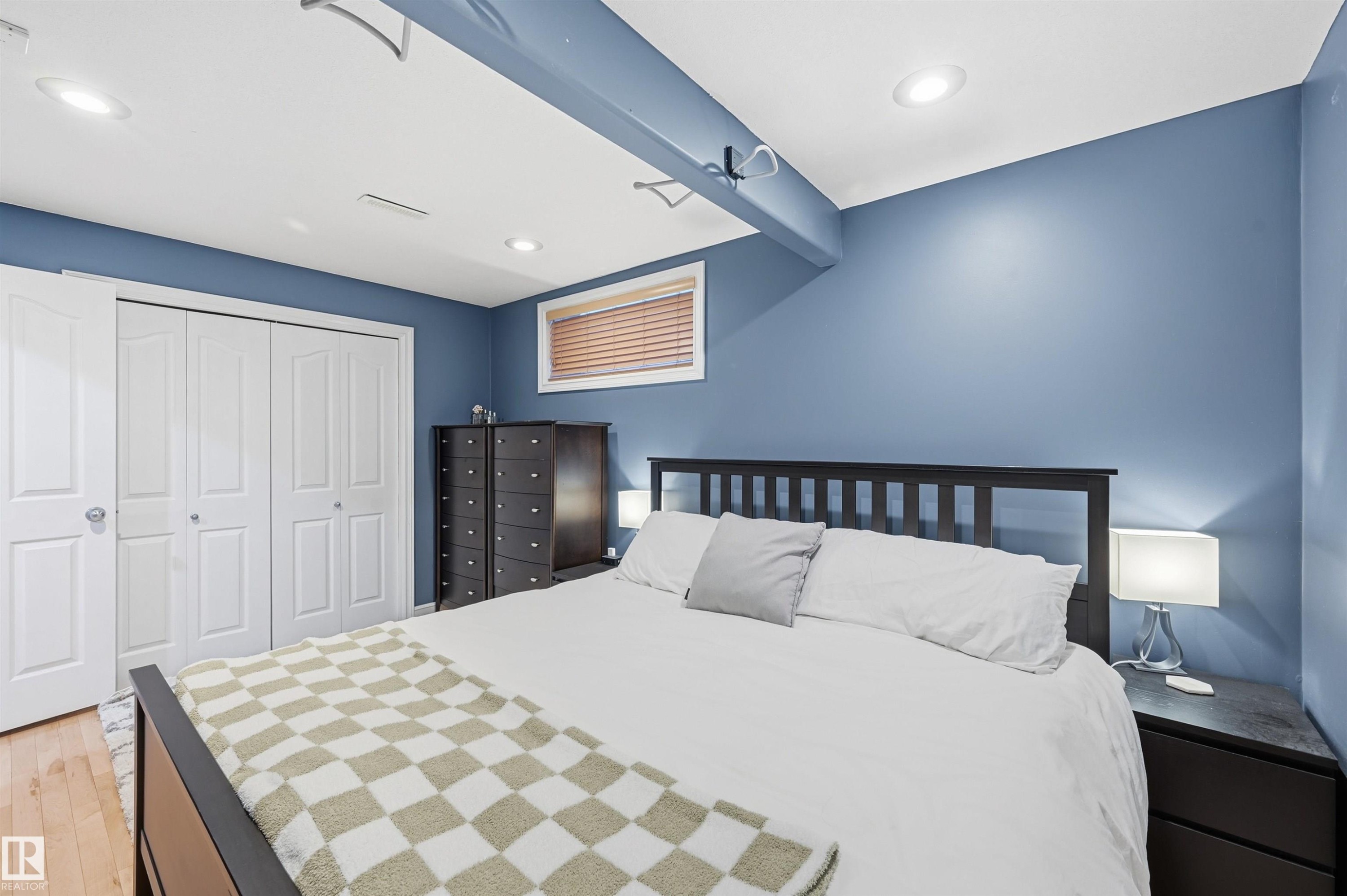 231 Lindsay Crescent, Edmonton, AB - Indoor Photo Showing Bedroom