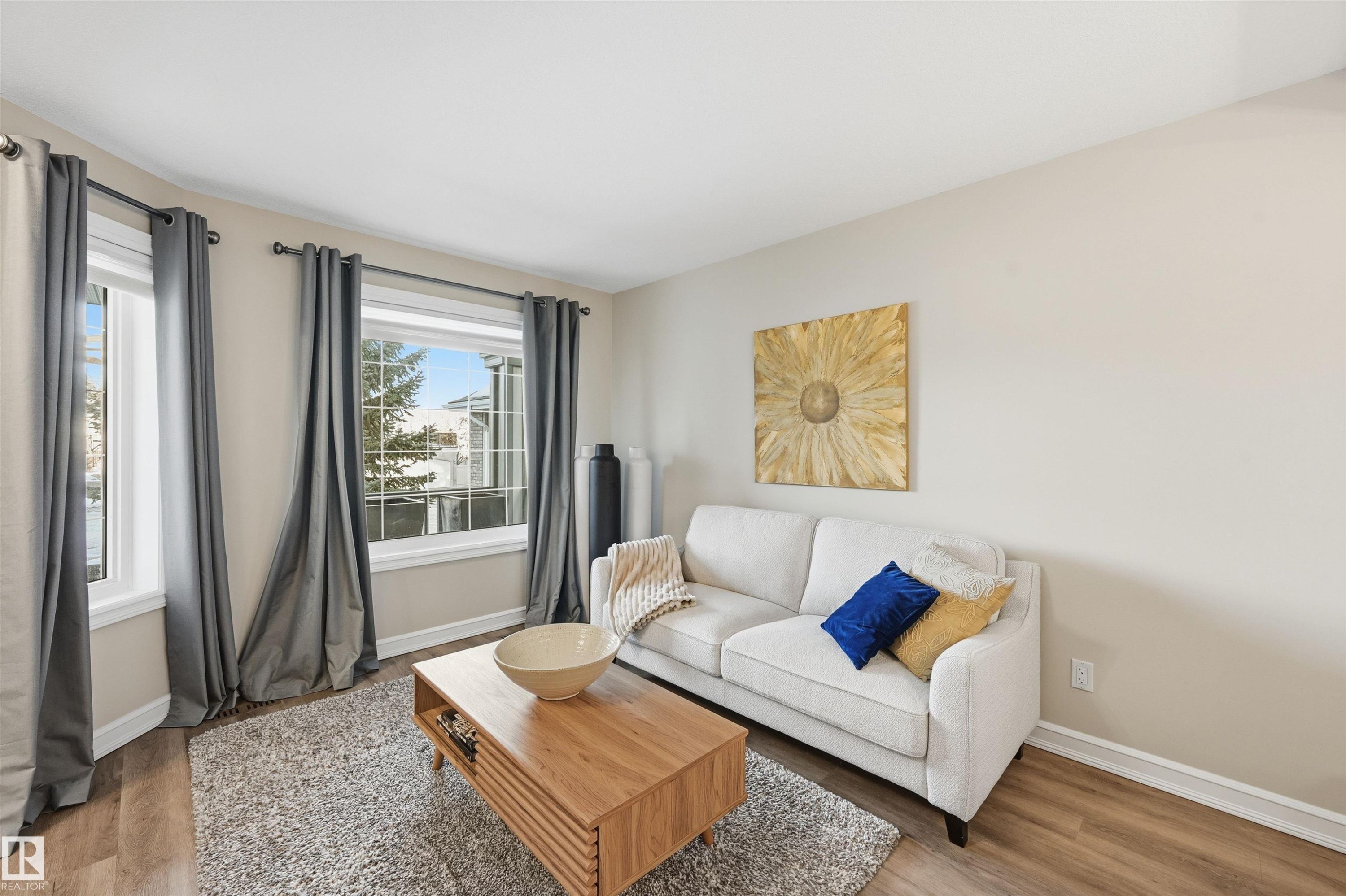 231 Lindsay Crescent, Edmonton, AB - Indoor Photo Showing Living Room
