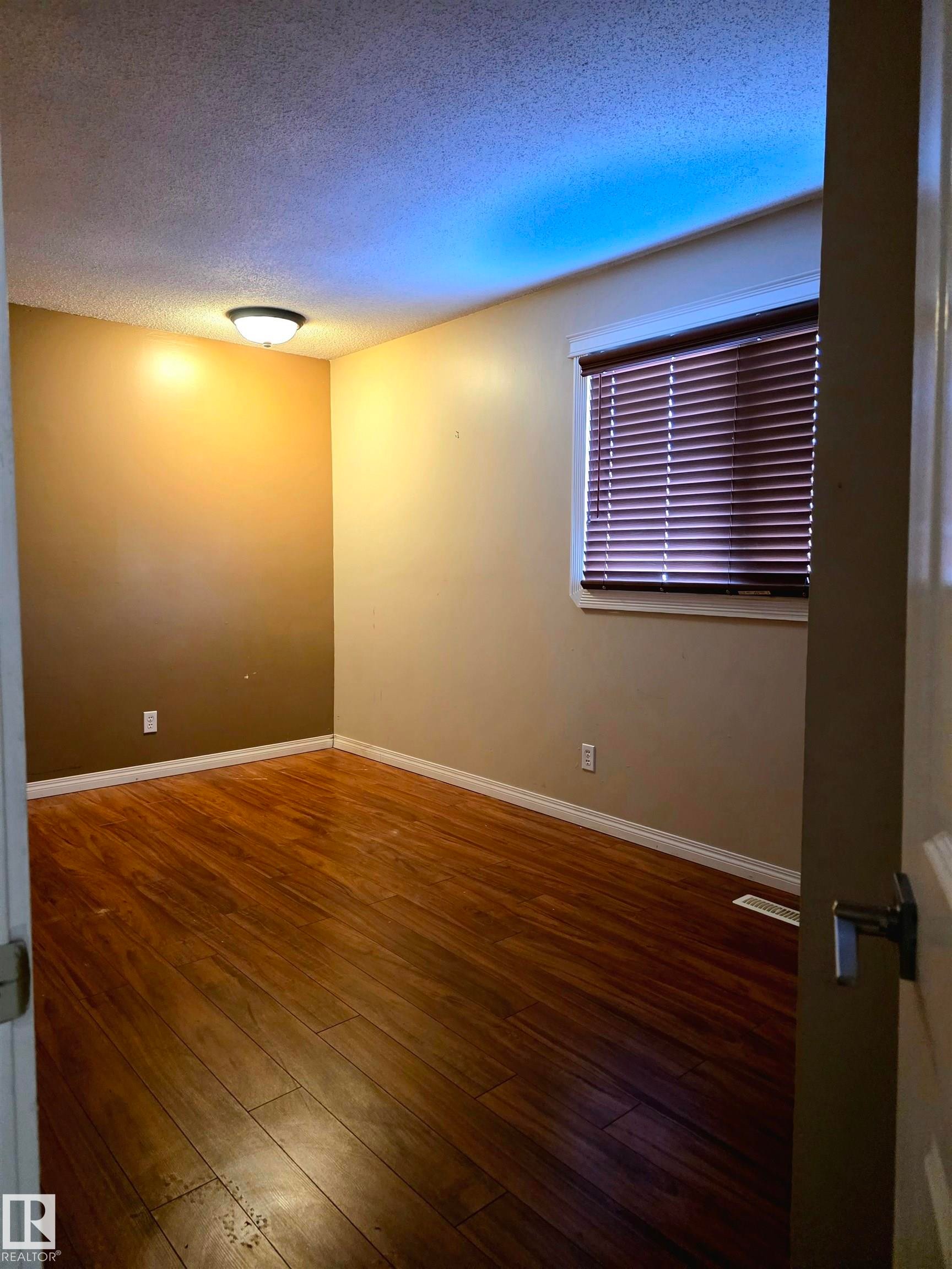 Edmonton, AB - Indoor Photo Showing Other Room