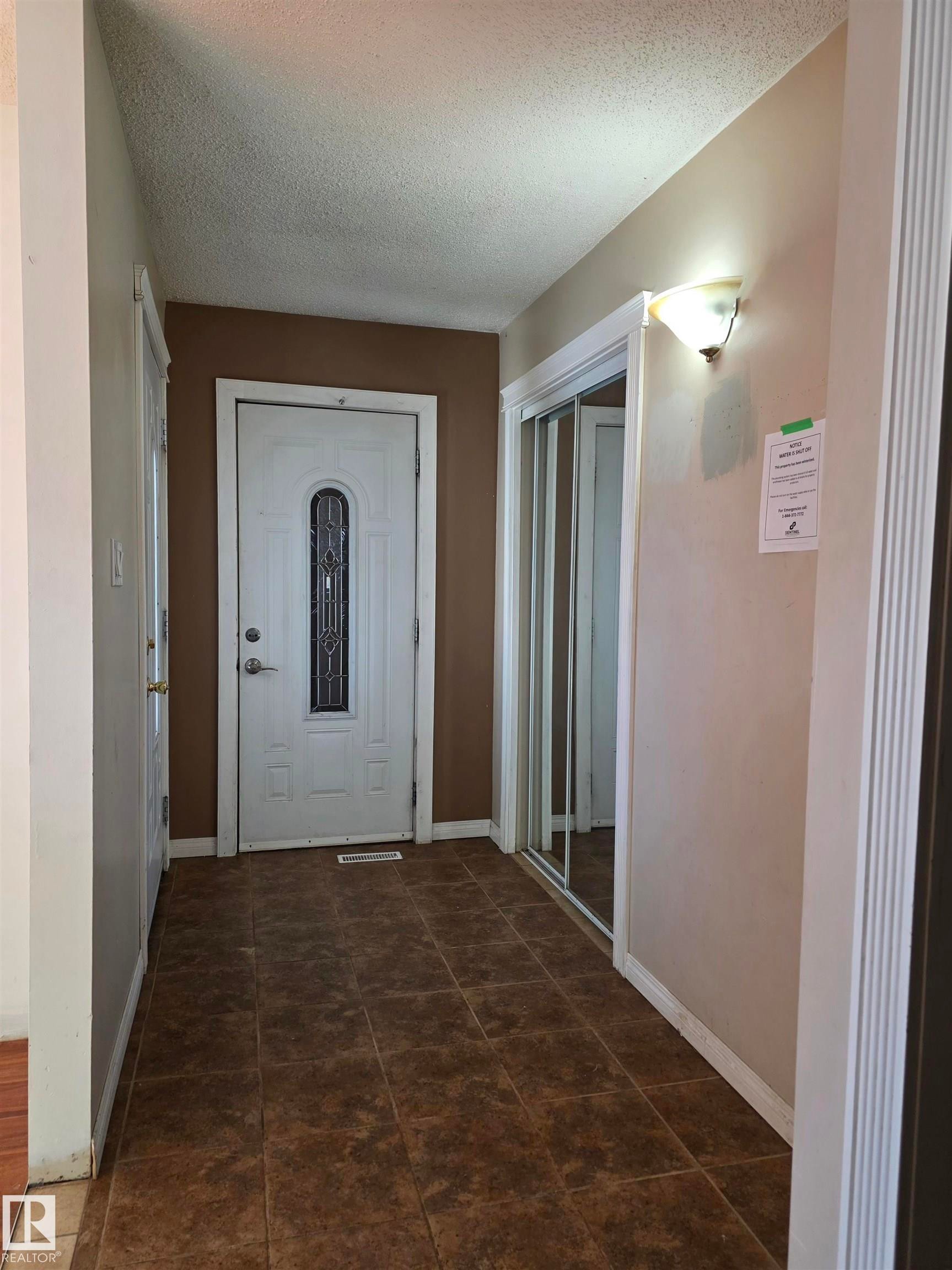 Edmonton, AB - Indoor Photo Showing Other Room