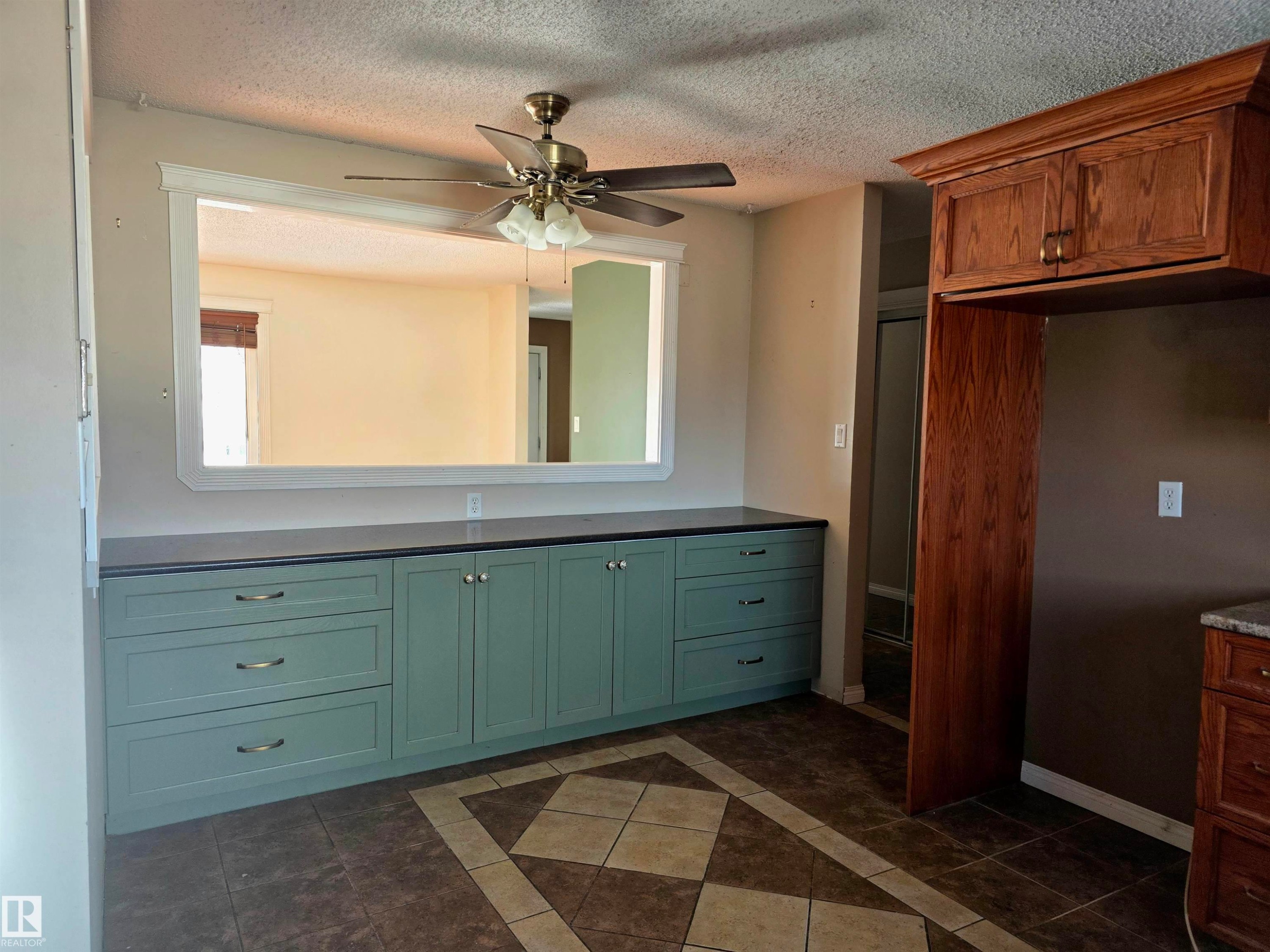 Edmonton, AB - Indoor