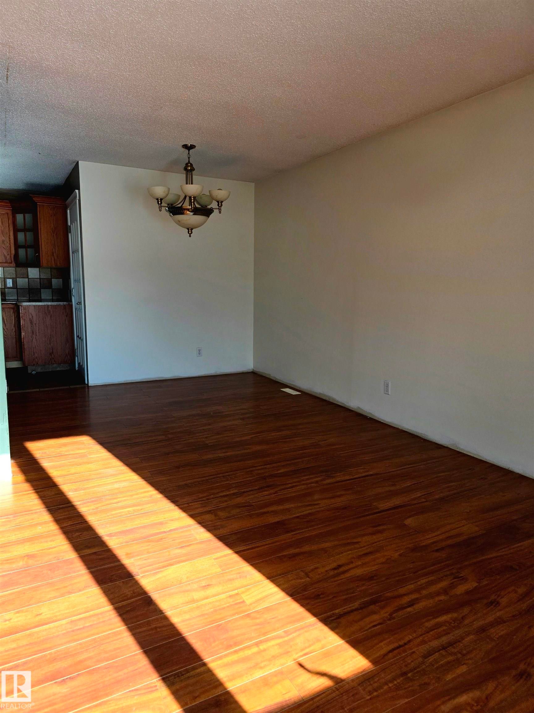 Edmonton, AB - Indoor Photo Showing Other Room