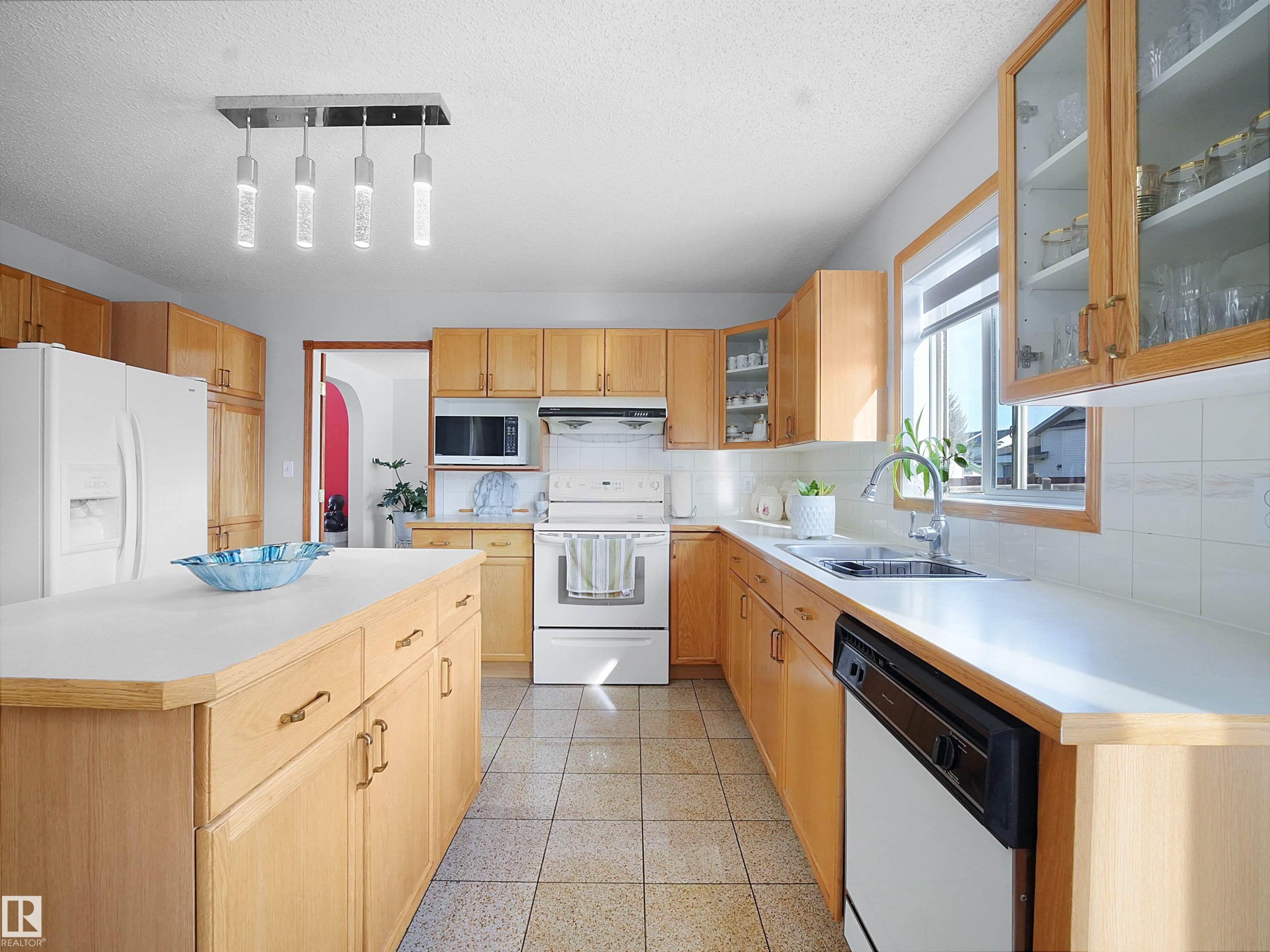1238 Joyce Crescent, Edmonton, AB - Indoor Photo Showing Kitchen With Double Sink
