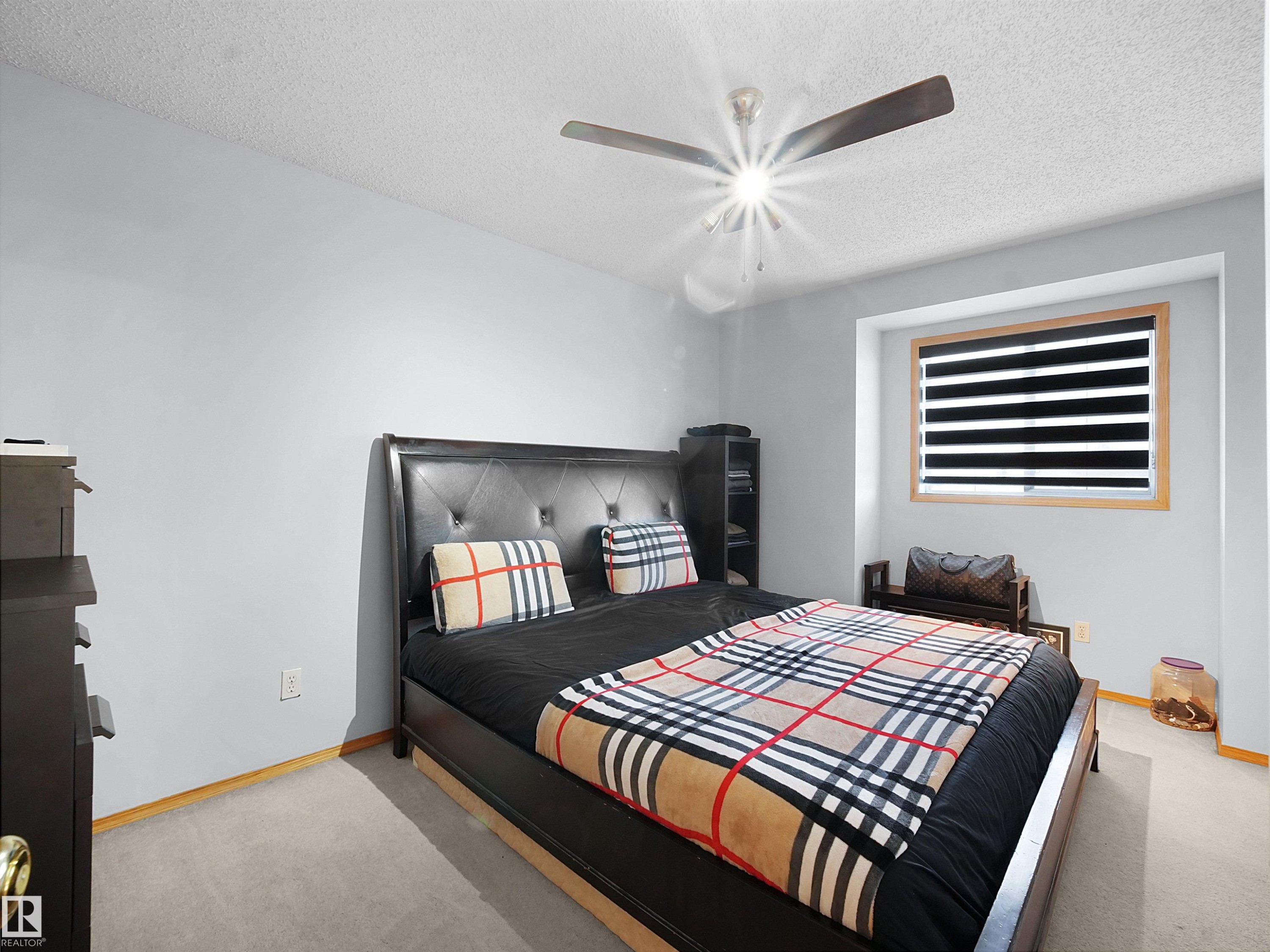 1238 Joyce Crescent, Edmonton, AB - Indoor Photo Showing Bedroom