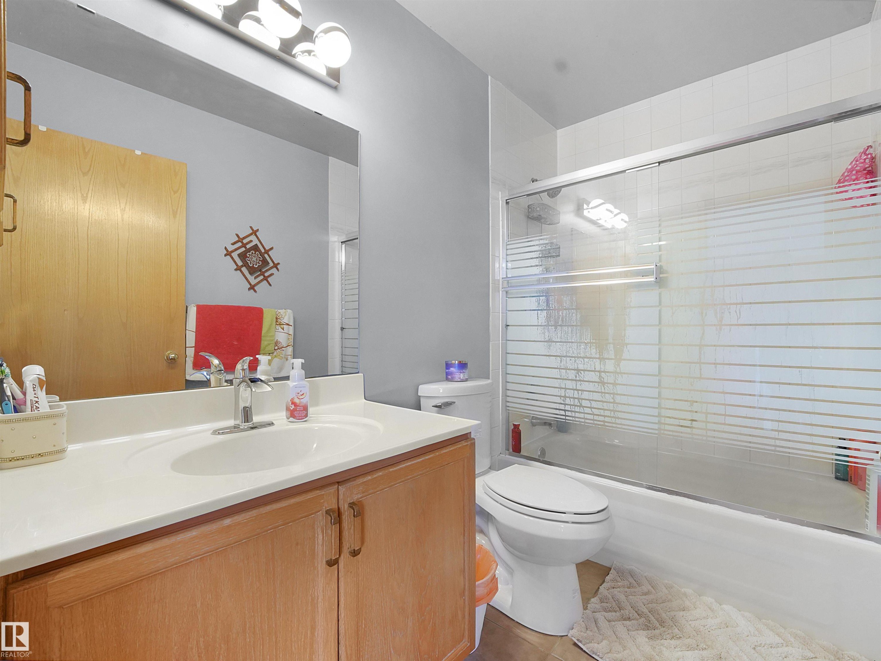 1238 Joyce Crescent, Edmonton, AB - Indoor Photo Showing Bathroom