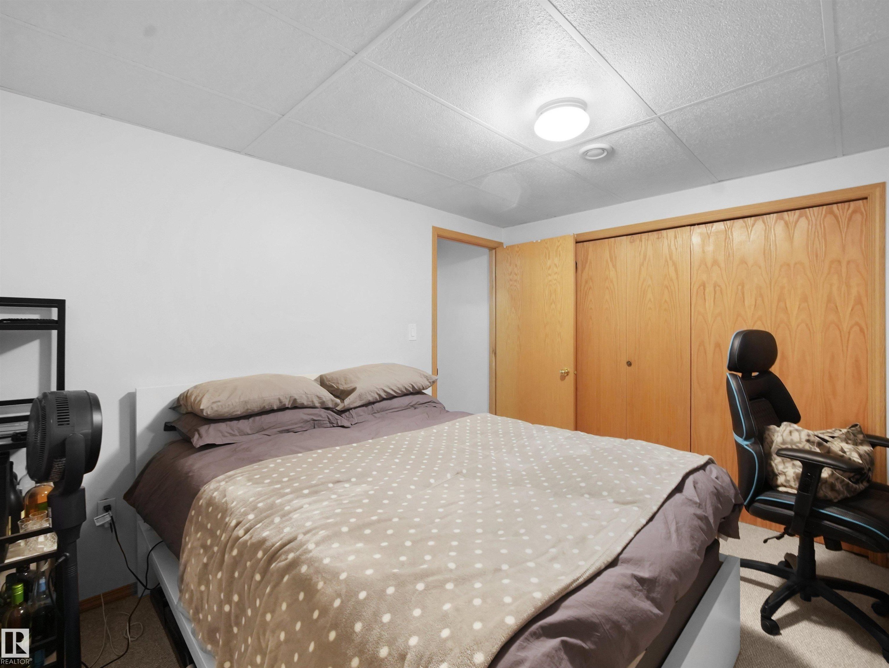 1238 Joyce Crescent, Edmonton, AB - Indoor Photo Showing Bedroom