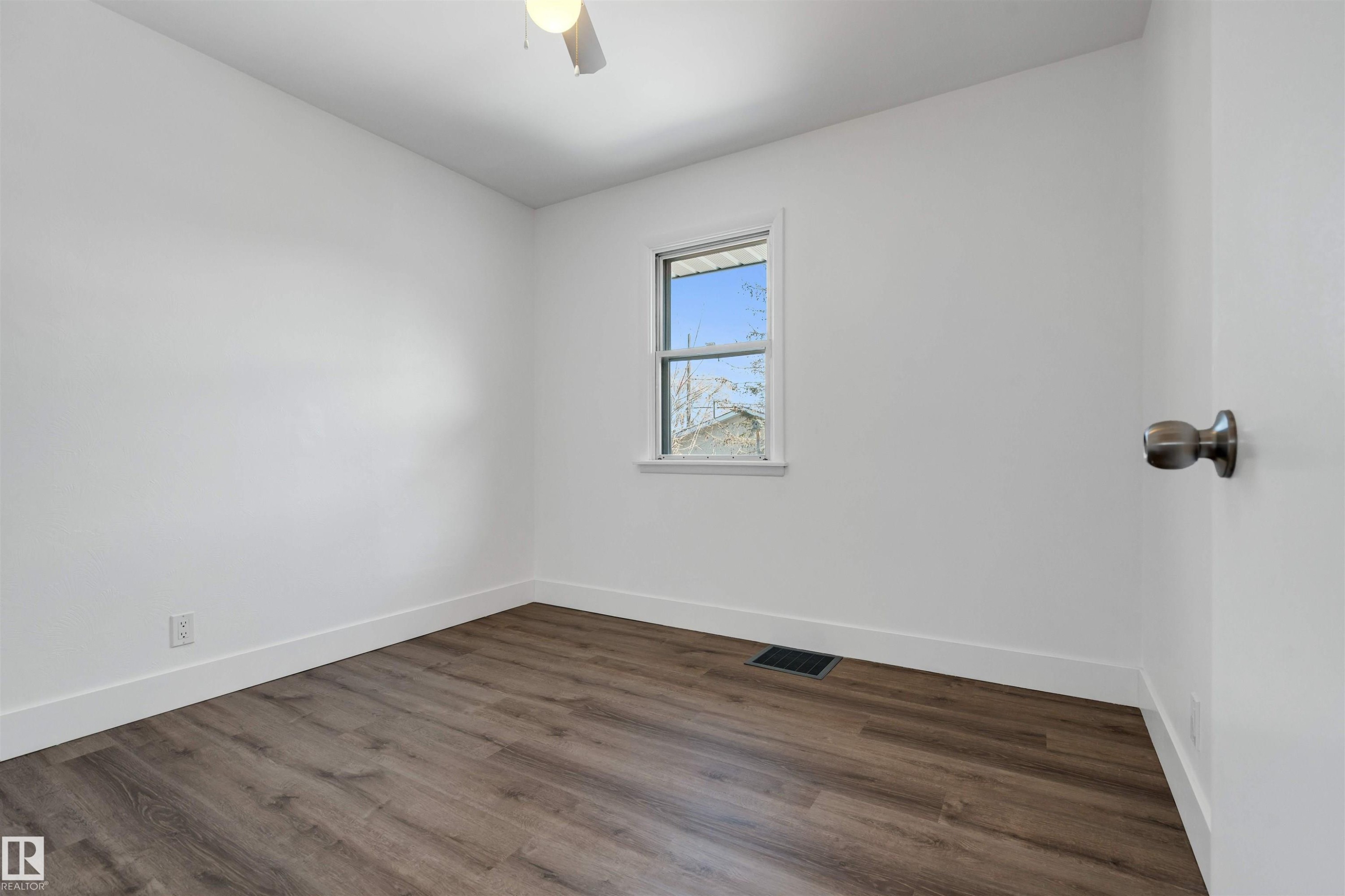 9111 151 Street, Edmonton, AB - Indoor Photo Showing Other Room