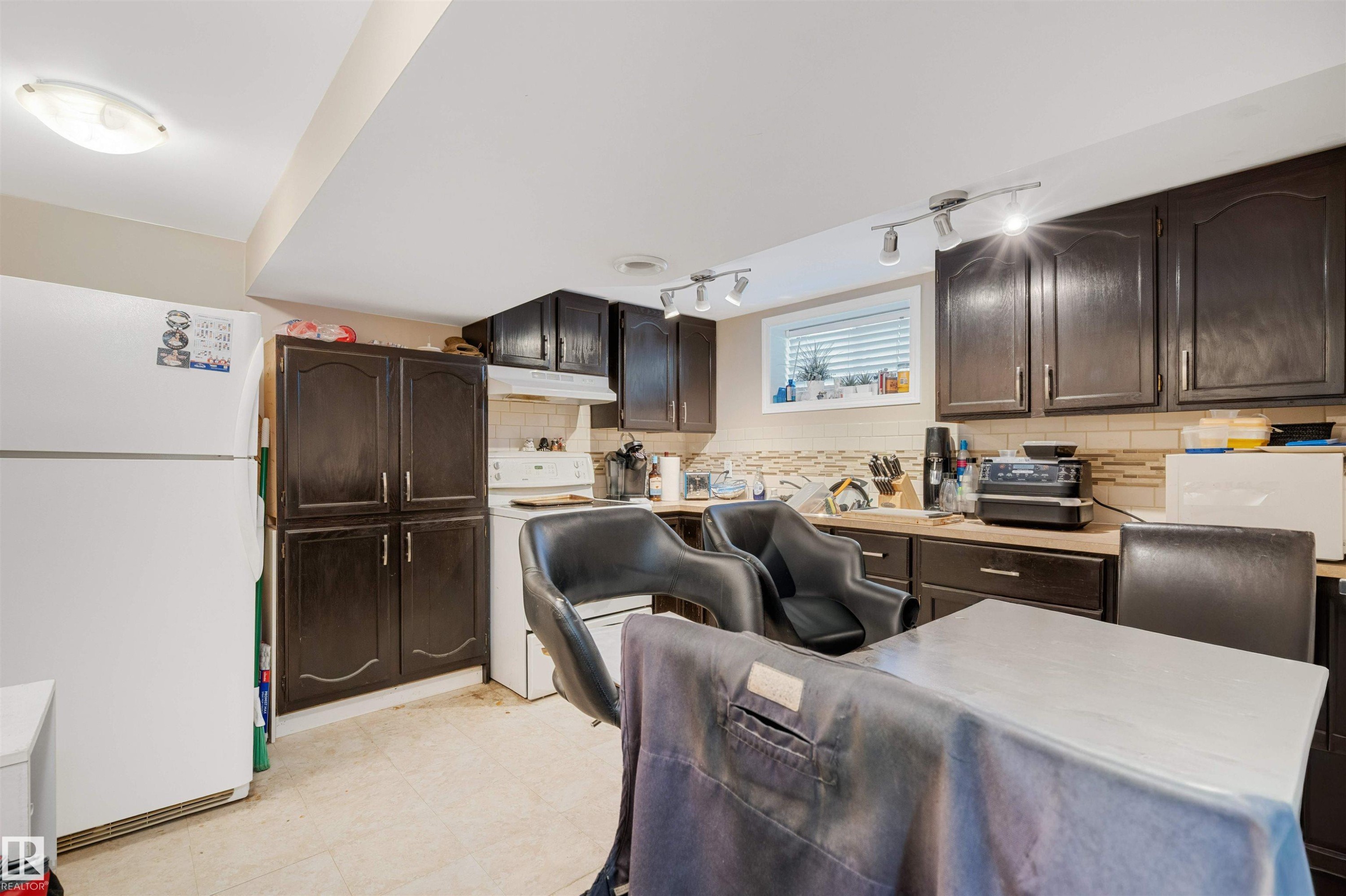9111 151 Street, Edmonton, AB - Indoor Photo Showing Kitchen