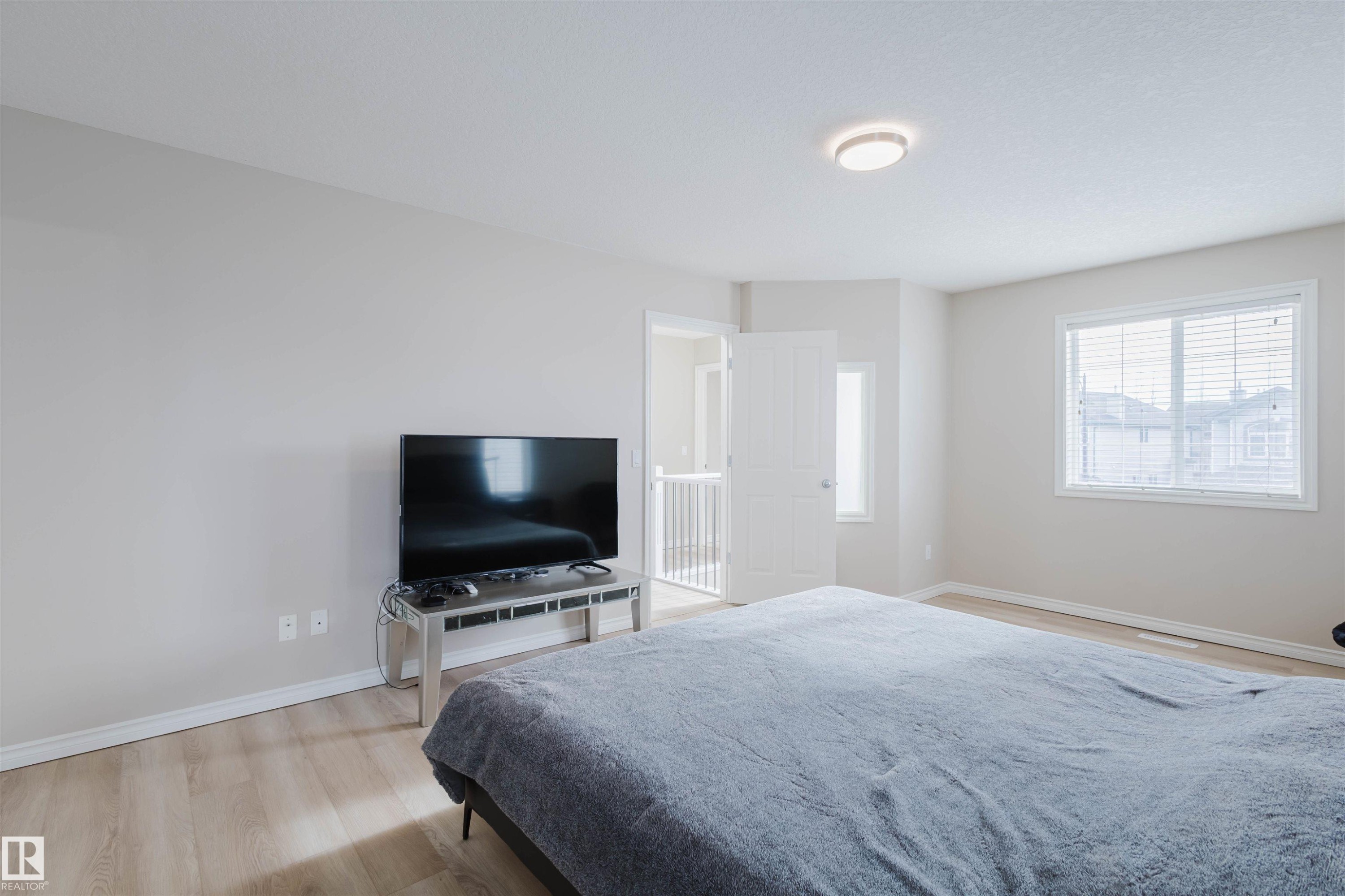 Bedroom featuring light wood-style flooring and baseboards - 8420 Sloane Crescent, Edmonton, AB - Indoor Photo Showing Bedroom
