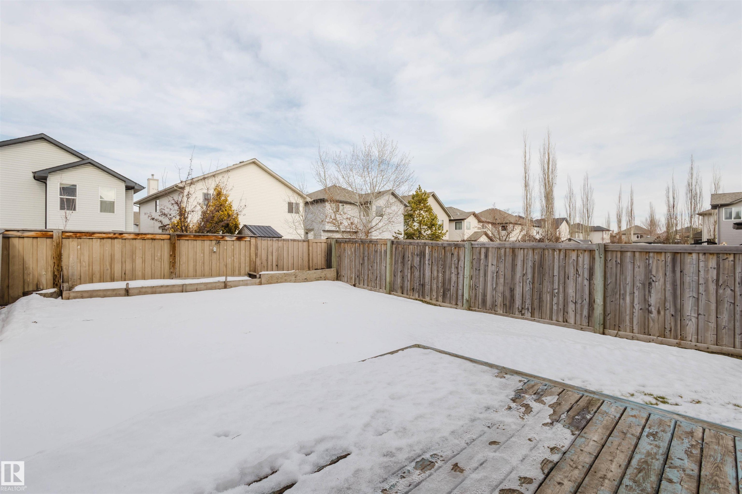 Fenced backyard featuring a residential view - 8420 Sloane Crescent, Edmonton, AB - Outdoor
