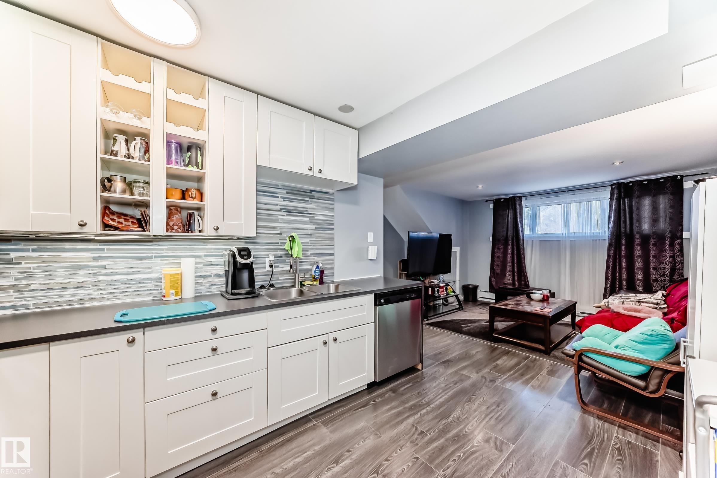 6111 18 Avenue Nw, Edmonton, AB - Indoor