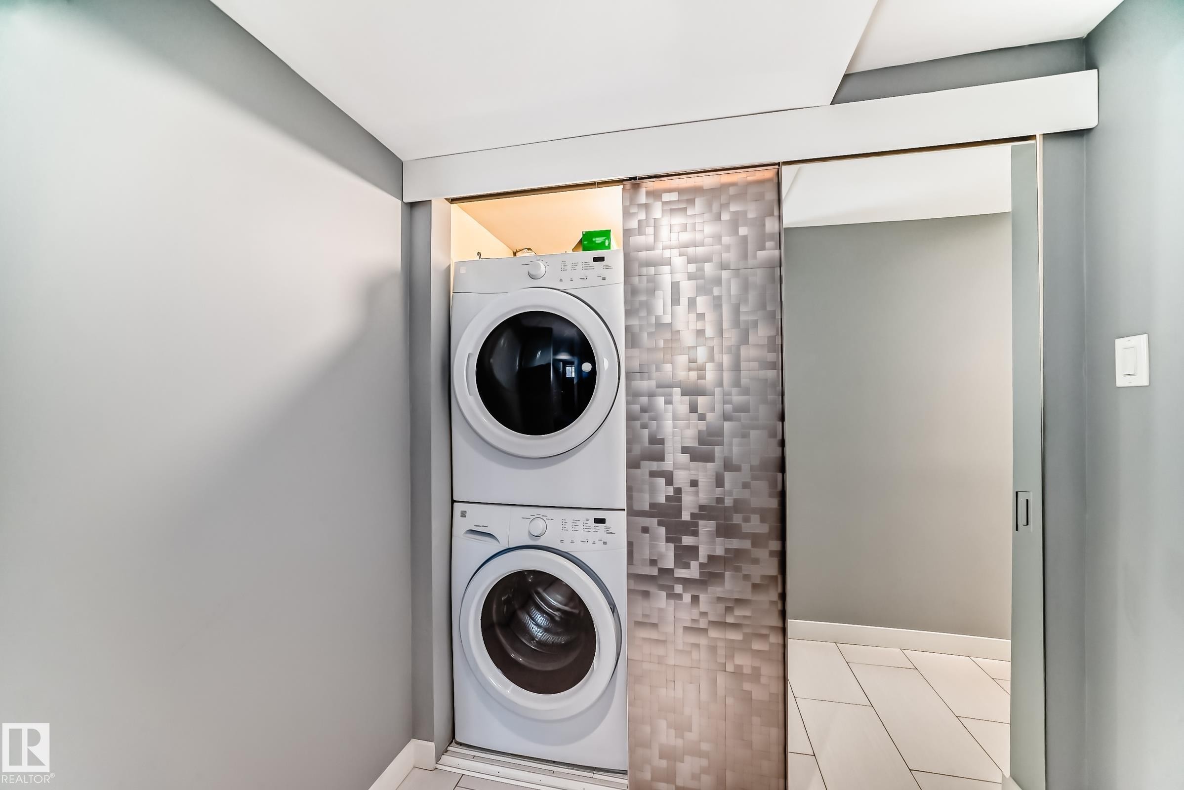 6111 18 Avenue Nw, Edmonton, AB - Indoor Photo Showing Laundry Room