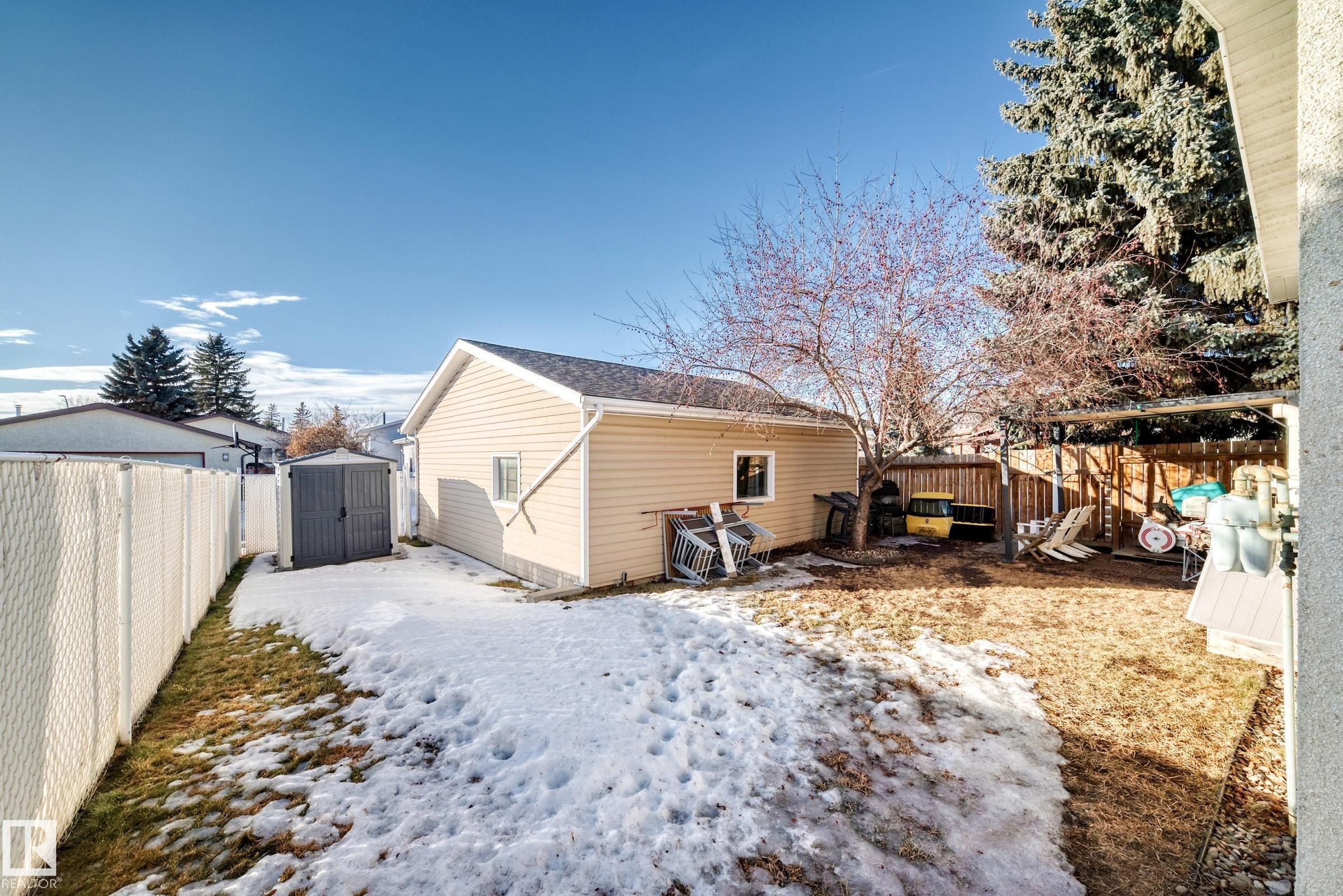 6111 18 Avenue Nw, Edmonton, AB - Outdoor