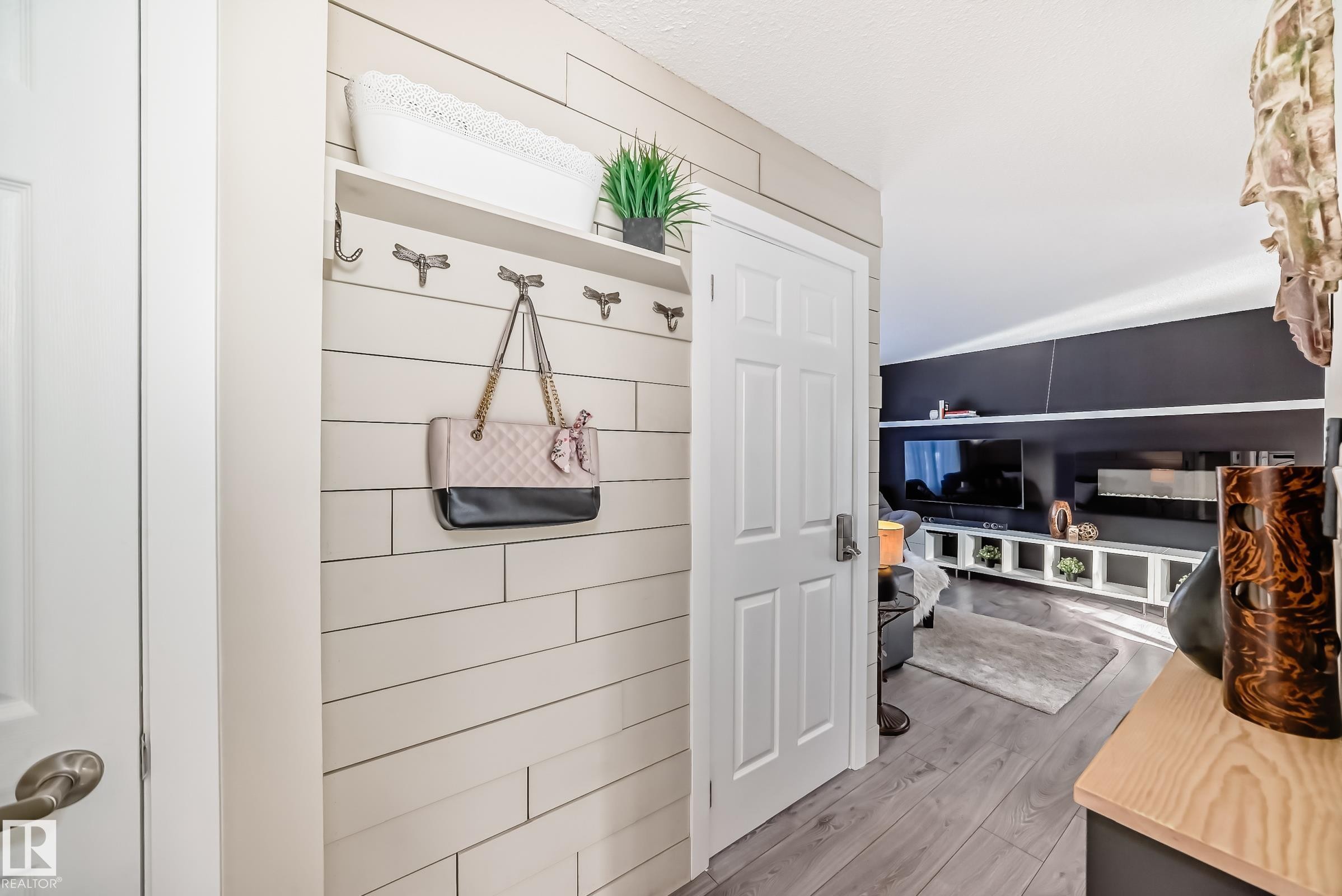 6111 18 Avenue Nw, Edmonton, AB - Indoor Photo Showing Other Room