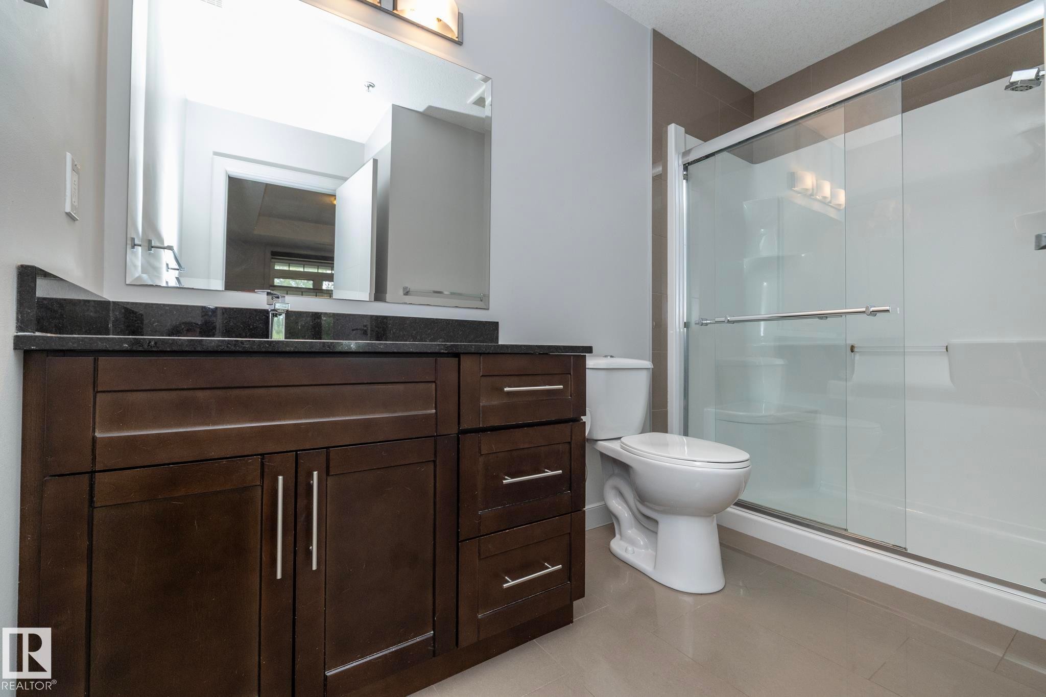 213 10811 72 Avenue, Edmonton, AB - Indoor Photo Showing Bathroom