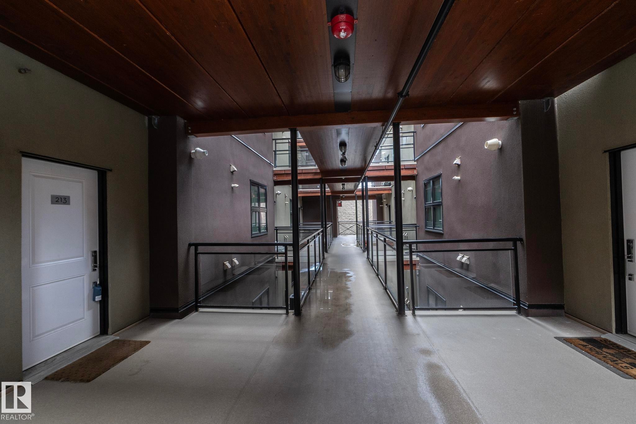 213 10811 72 Avenue, Edmonton, AB - Indoor Photo Showing Other Room