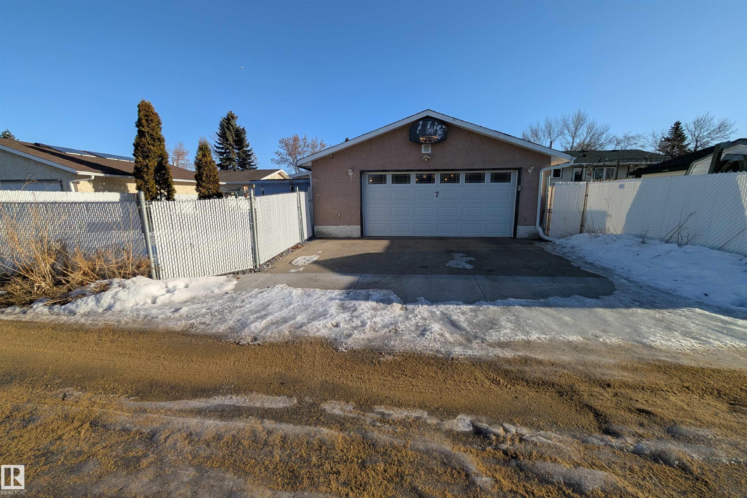 Garage featuring a gate - 7 Mohawk Crescent, Leduc, AB - Outdoor