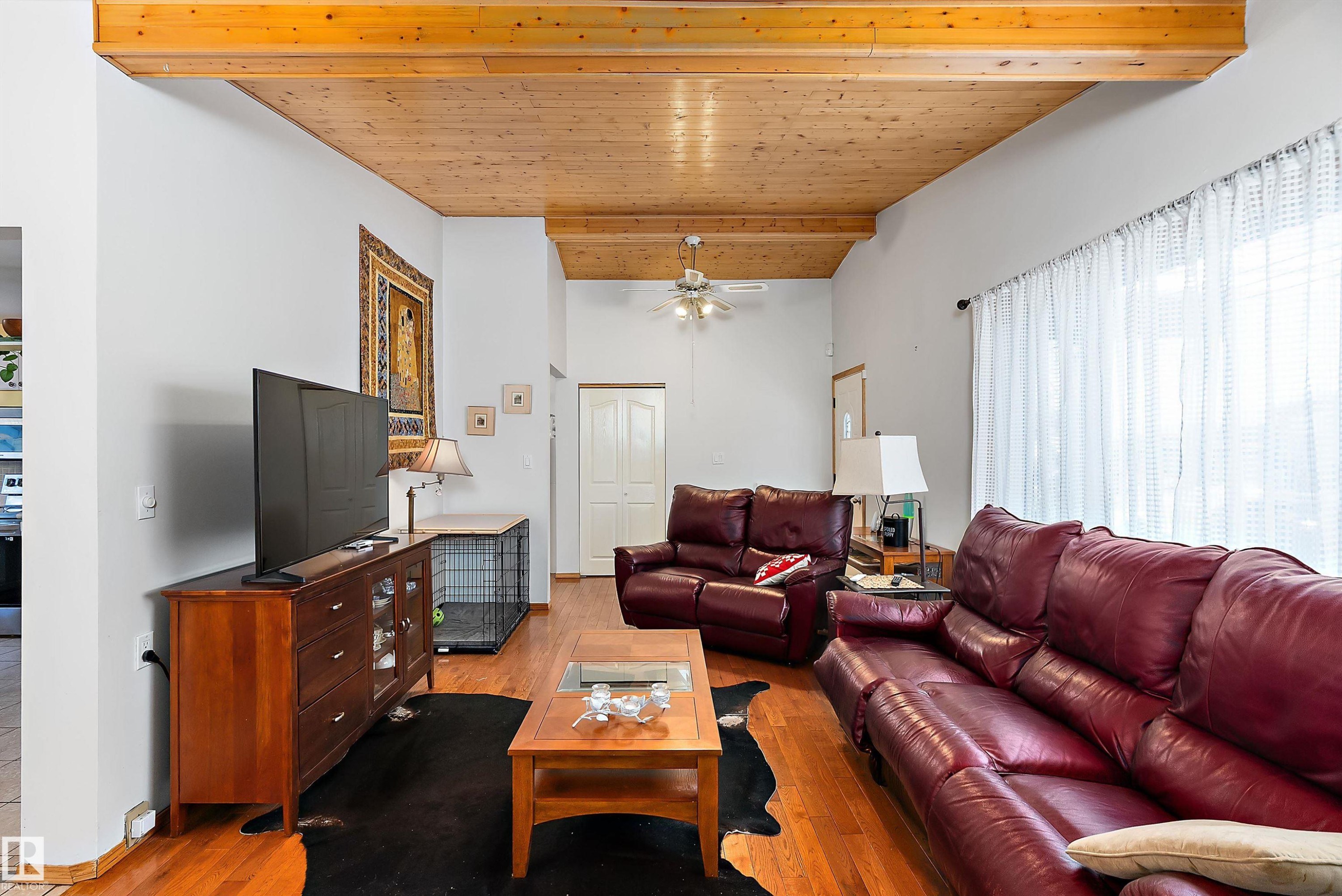 7 Mohawk Crescent, Leduc, AB - Indoor Photo Showing Living Room