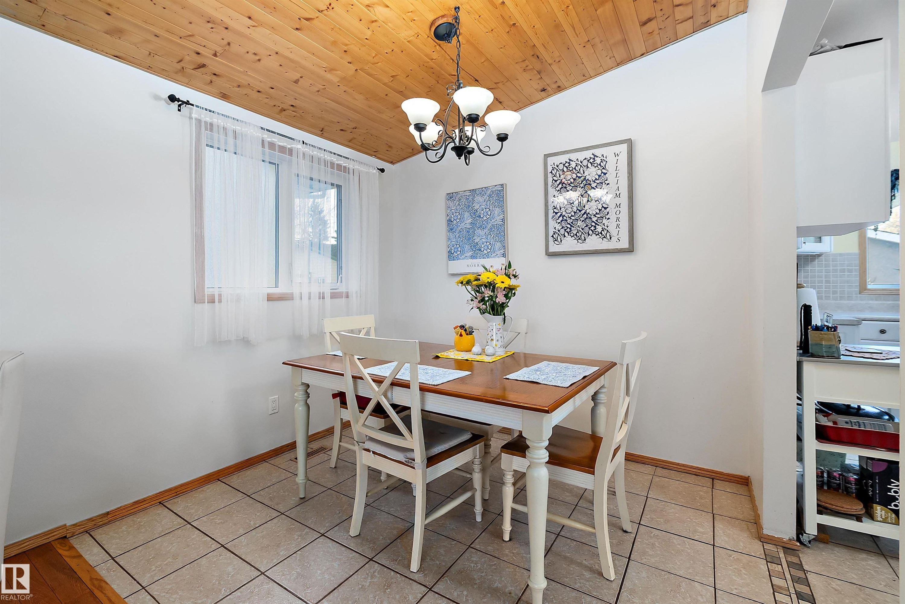 7 Mohawk Crescent, Leduc, AB - Indoor Photo Showing Dining Room