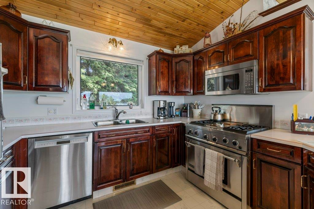 3013A Twp Rd 574, Rural Barrhead County, AB - Indoor Photo Showing Kitchen With Double Sink