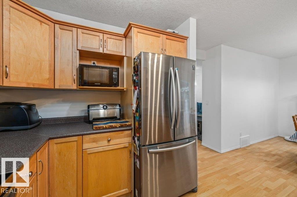 69 Erie Street, Devon, AB - Indoor Photo Showing Kitchen