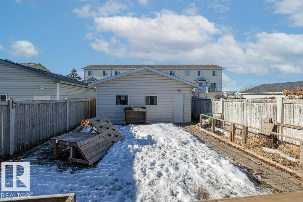 69 Erie Street, Devon, AB - Outdoor