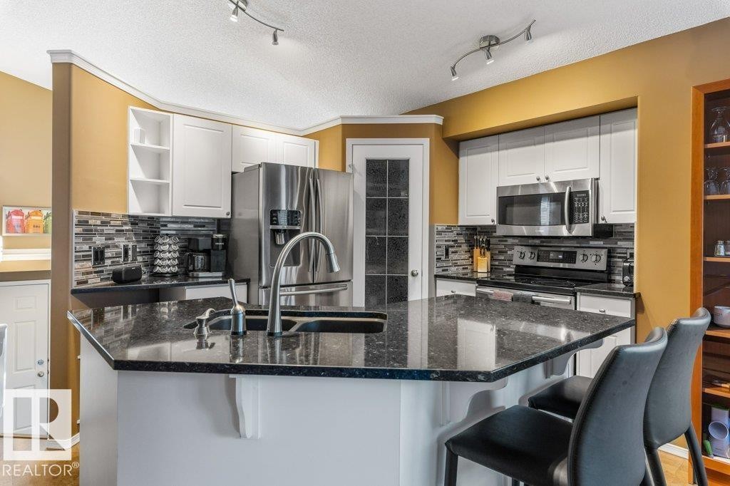 1916 Kramer Way, Edmonton, AB - Indoor Photo Showing Kitchen With Double Sink With Upgraded Kitchen