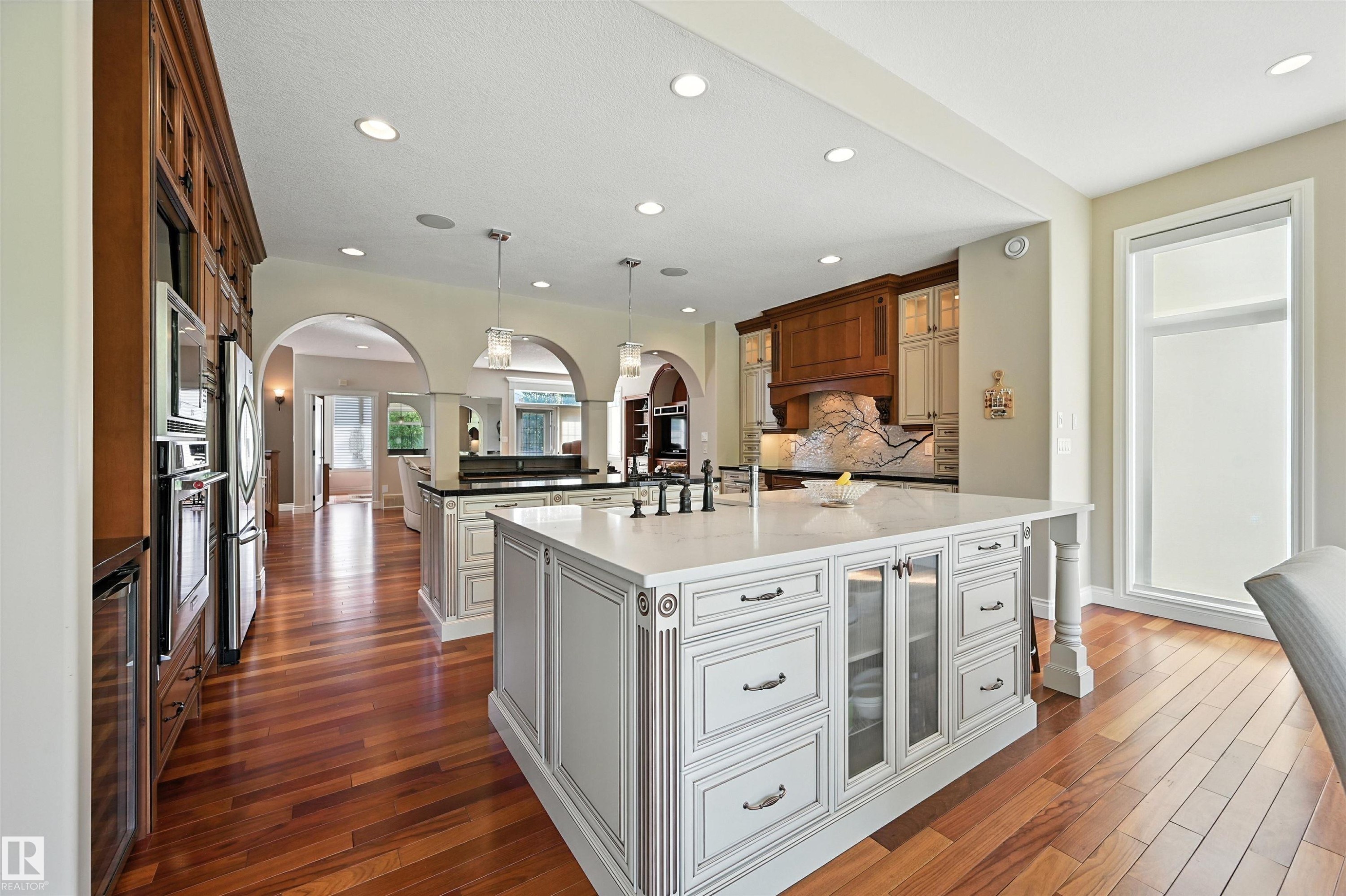 2426 Martell Crescent, Edmonton, AB - Indoor Photo Showing Kitchen With Upgraded Kitchen